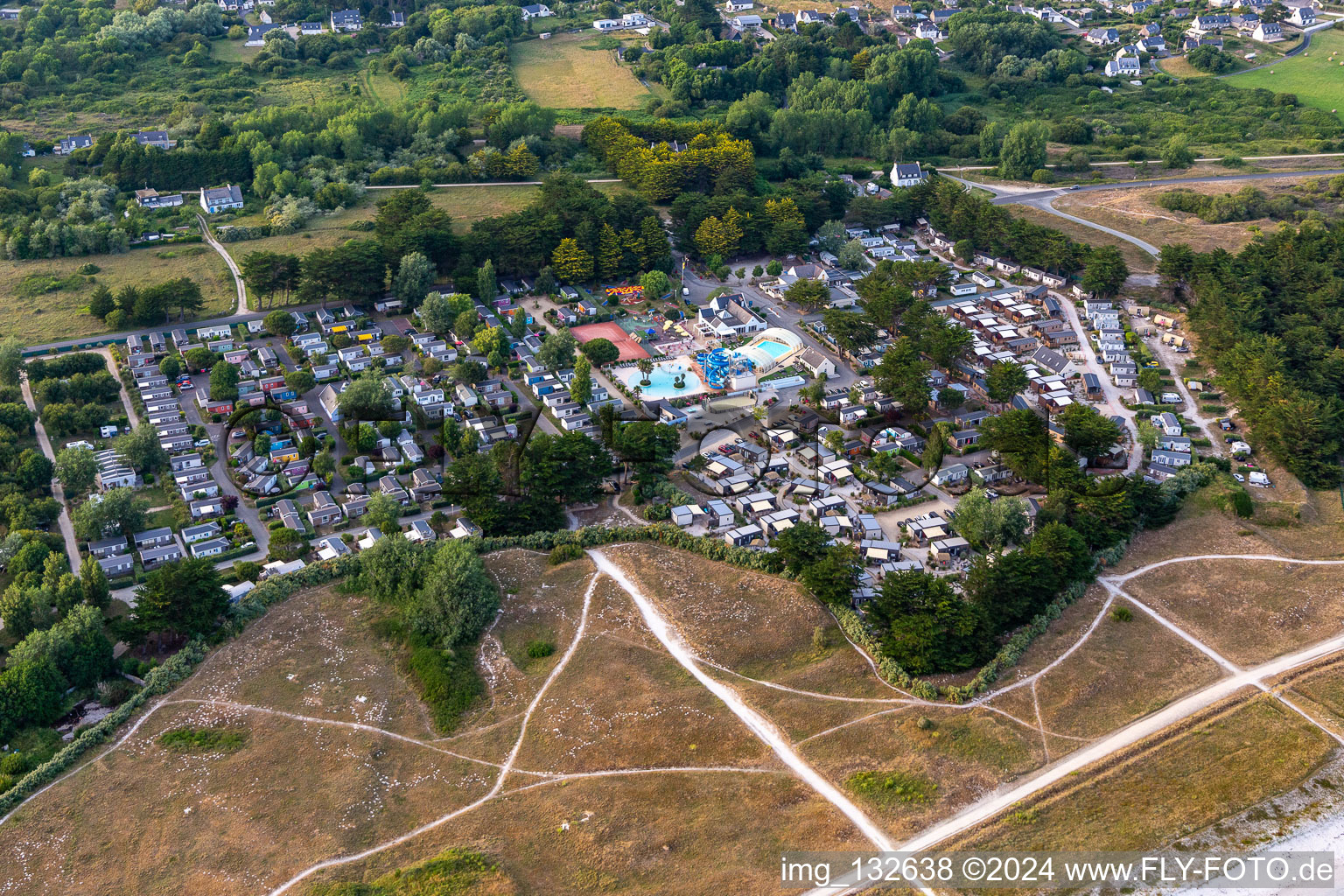 Vue aérienne de Campings Anwb, Yelloh village Camping La Plage à le quartier Penmarc'h-Kerity in Penmarch dans le département Finistère, France