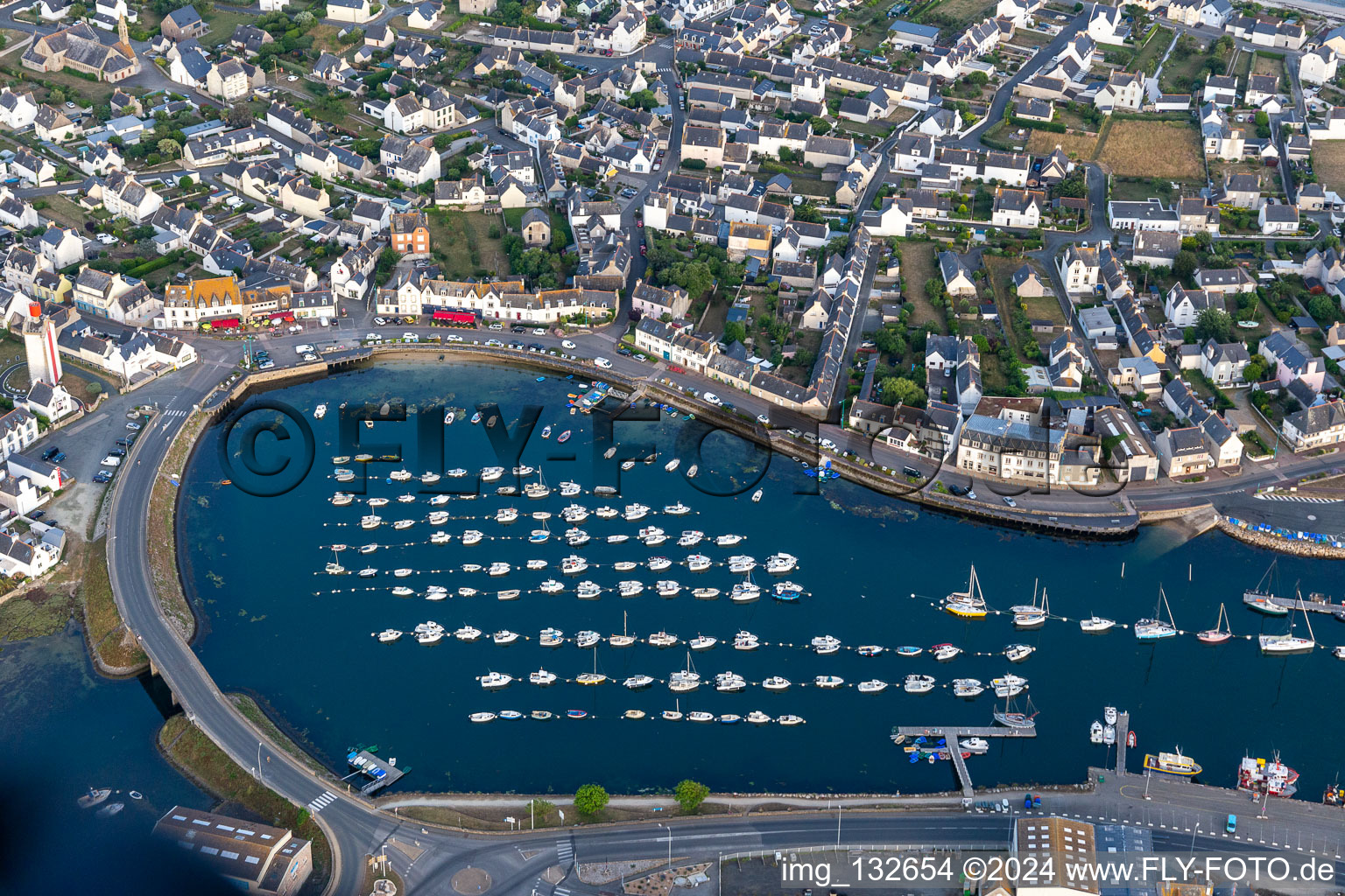 Vue d'oiseau de Port de Guilvine à Treffiagat dans le département Finistère, France