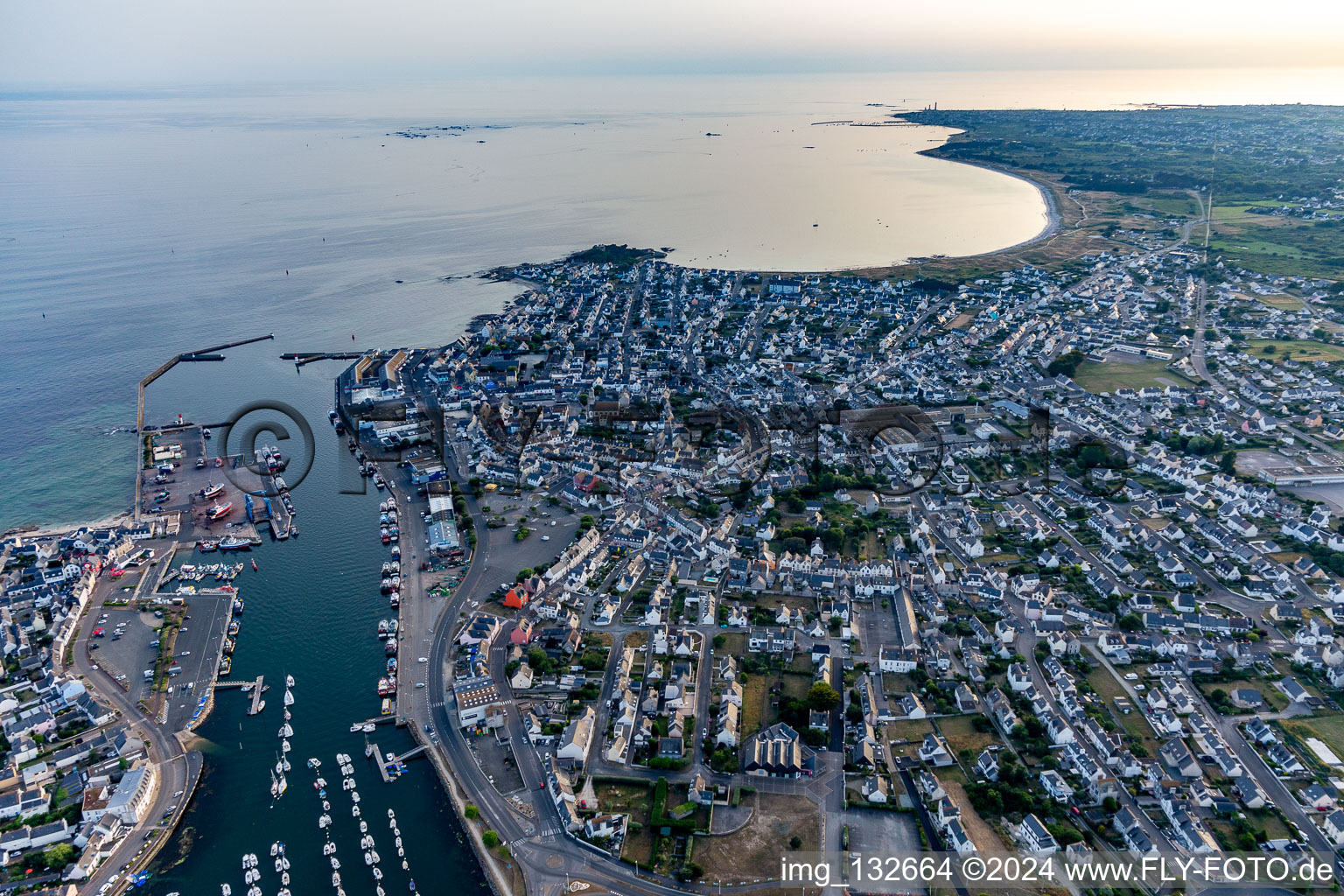 Vue oblique de Guilvinec dans le département Finistère, France