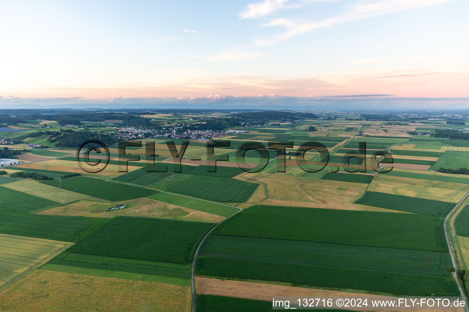 Vue aérienne de Moosthenning dans le département Bavière, Allemagne