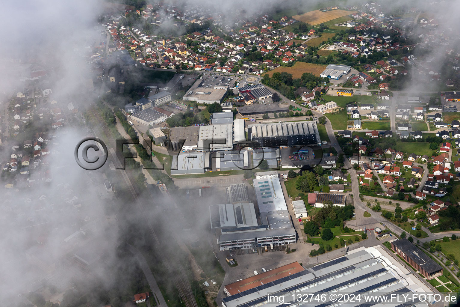 Vue aérienne de Zone commerciale Straubinger Straße/Lindenstraße à Landau an der Isar dans le département Bavière, Allemagne