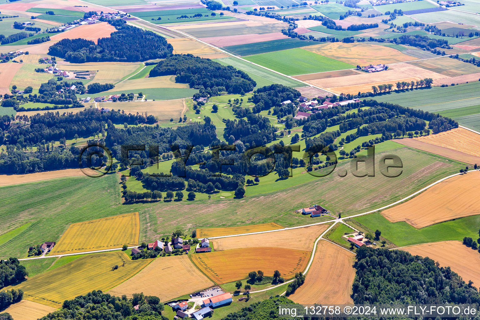 Vue aérienne de Club de golf Schloßberg eV à le quartier Altersberg in Reisbach dans le département Bavière, Allemagne