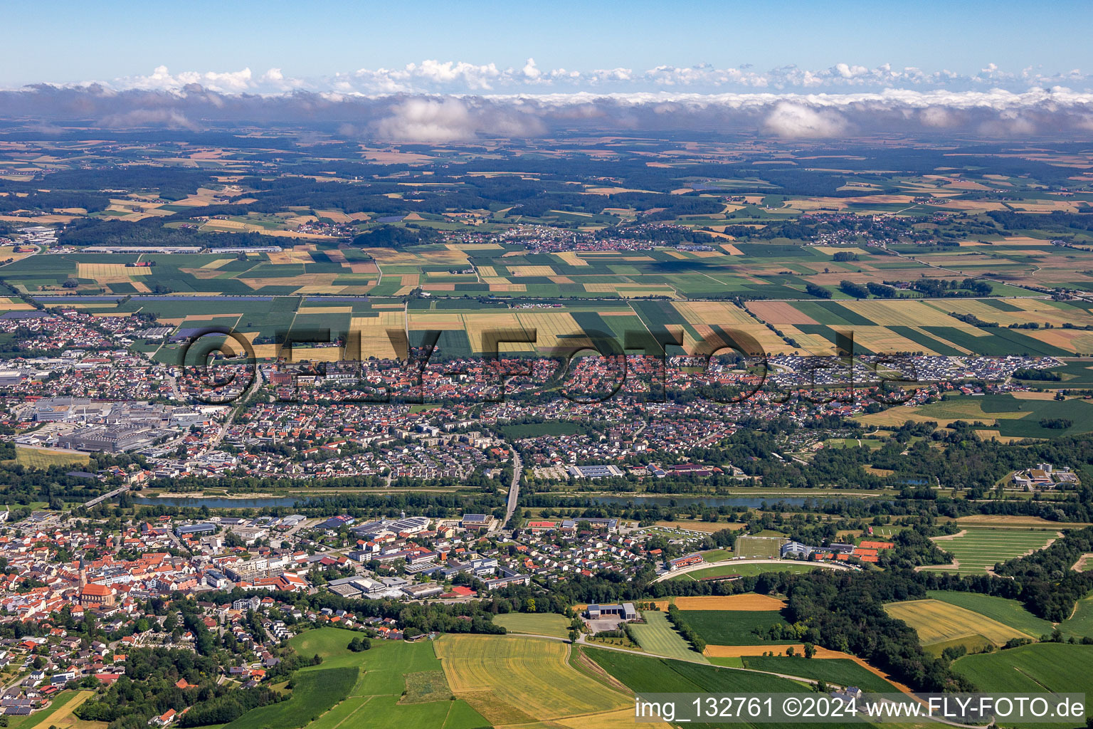 Vue aérienne de Dingolfing dans le département Bavière, Allemagne