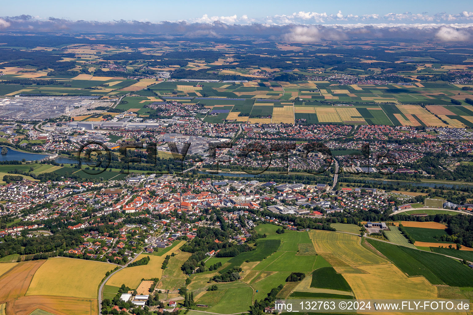 Photographie aérienne de Dingolfing dans le département Bavière, Allemagne