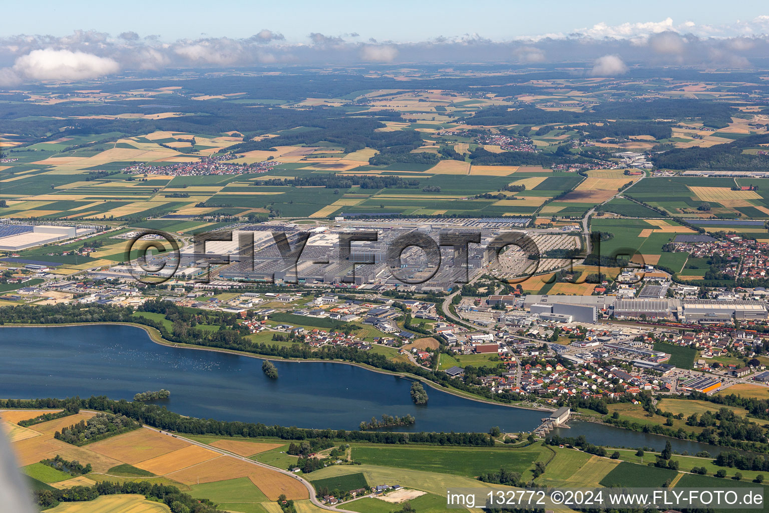 Vue oblique de Usine BMW 2.40 à le quartier Höfen in Dingolfing dans le département Bavière, Allemagne