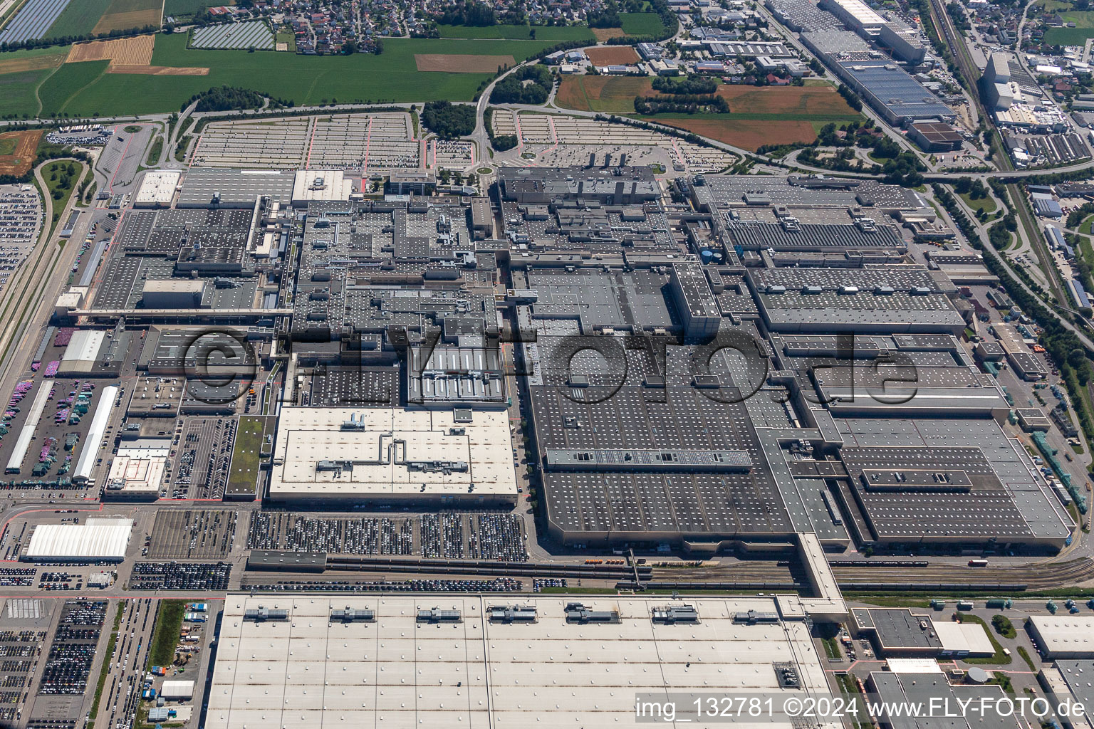 Usine BMW 2.40 à le quartier Höfen in Dingolfing dans le département Bavière, Allemagne hors des airs