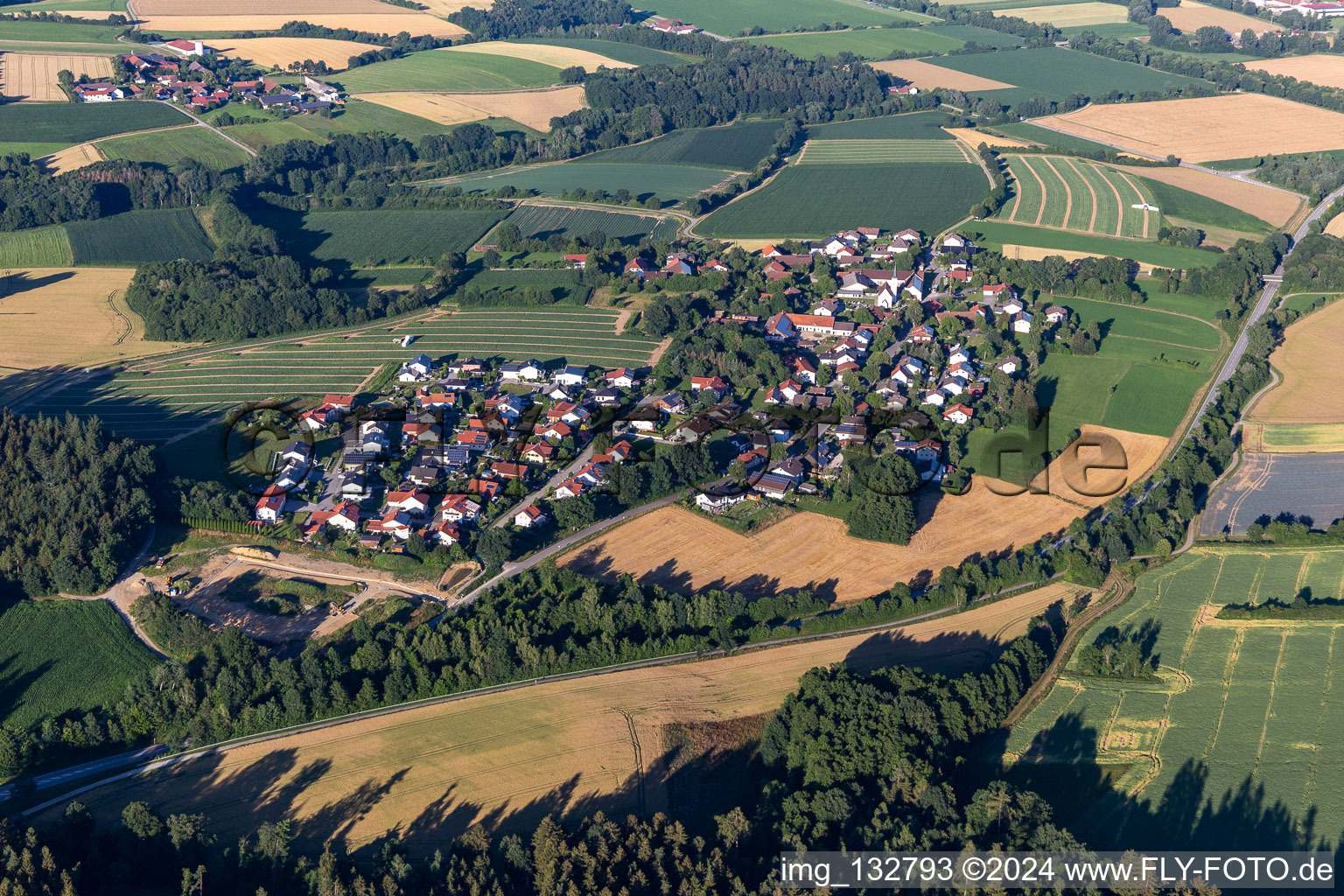 Vue aérienne de Quartier Englmannsberg in Reisbach dans le département Bavière, Allemagne