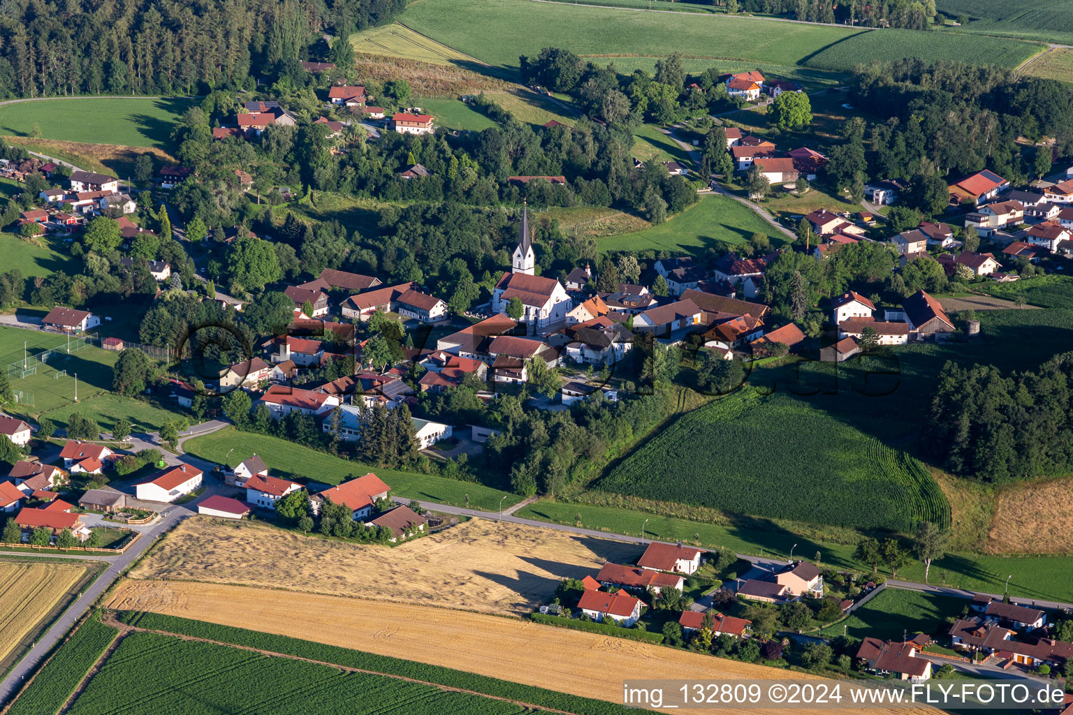 Vue aérienne de Quartier Ruhstorf in Simbach dans le département Bavière, Allemagne