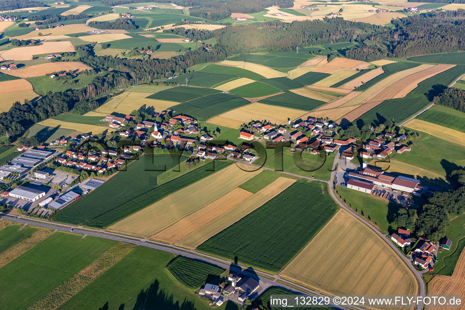 Vue aérienne de Quartier Hainberg in Arnstorf dans le département Bavière, Allemagne