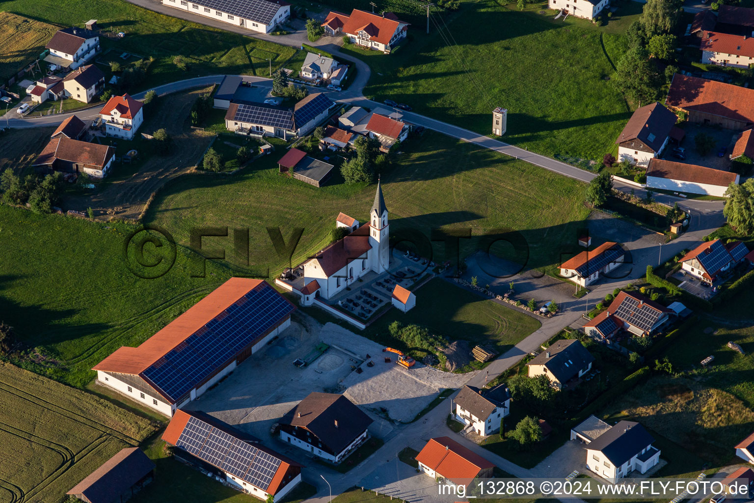 Vue aérienne de Église filiale de Saint-Étienne à Obergrafendorf à le quartier Obergrafendorf in Roßbach dans le département Bavière, Allemagne