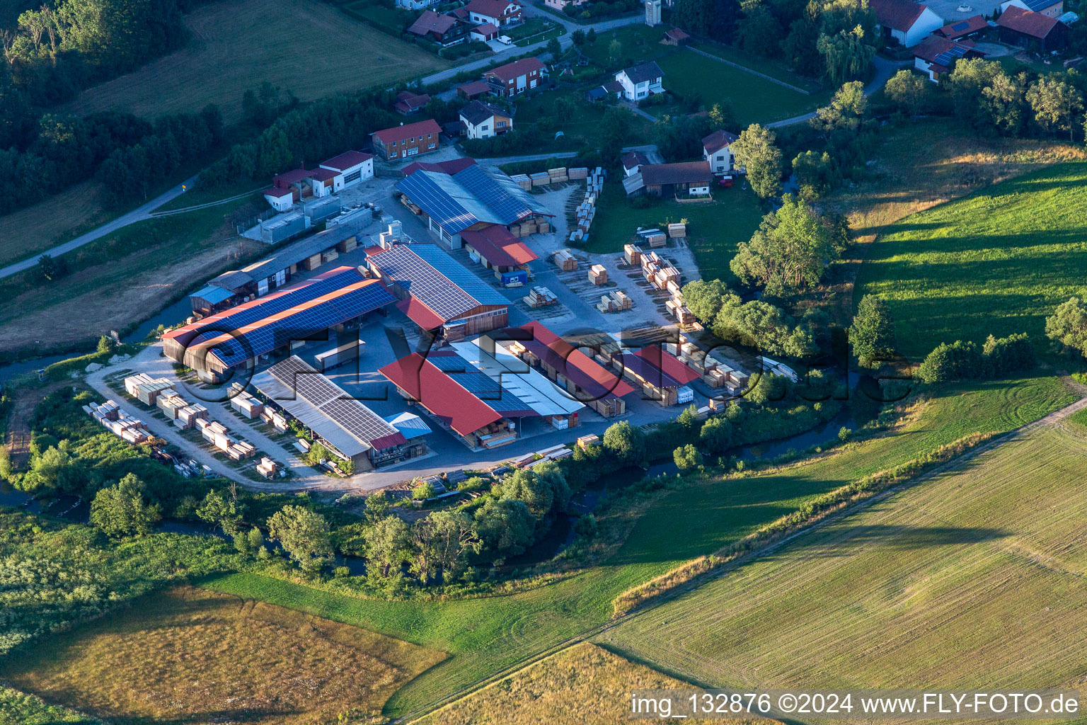 Vue aérienne de Wasta Konserven Fischl GmbH & Co. KG en Schmiedorf à le quartier Schmiedorf in Roßbach dans le département Bavière, Allemagne