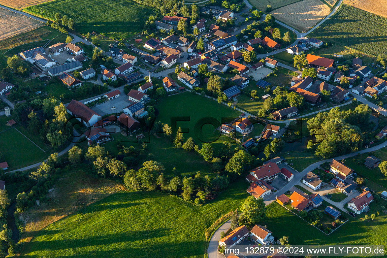 Vue aérienne de Quartier Schmiedorf in Roßbach dans le département Bavière, Allemagne