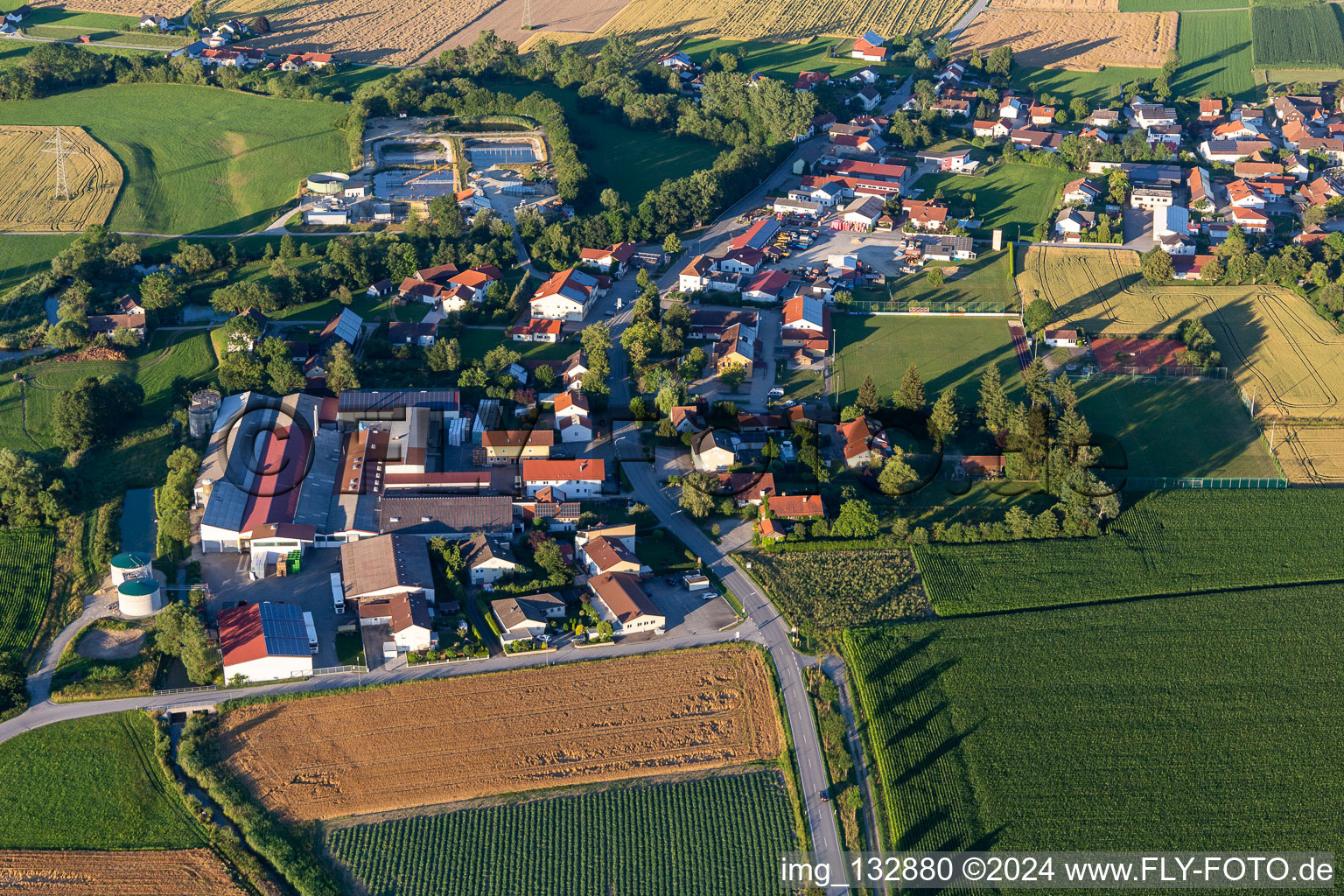 Photographie aérienne de Quartier Schmiedorf in Roßbach dans le département Bavière, Allemagne