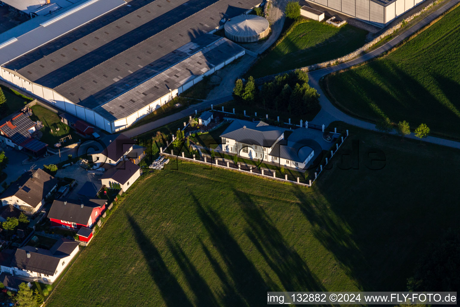 Vue aérienne de Conserverie Eggerstorfer GmbH à Esterndorf à le quartier Tabeckendorf in Roßbach dans le département Bavière, Allemagne