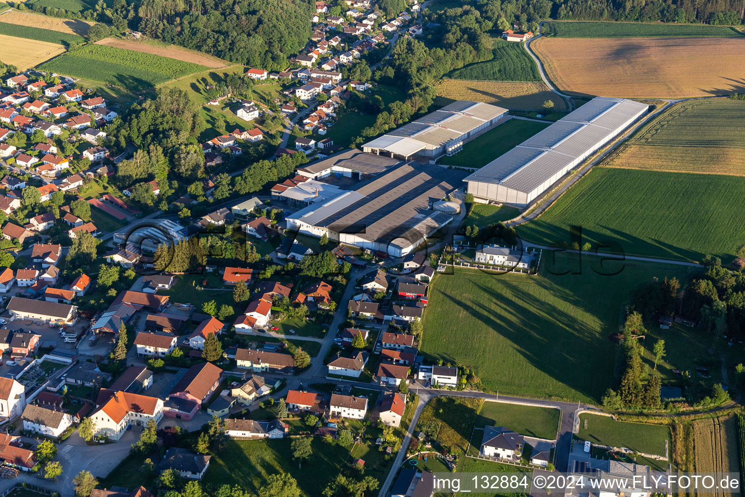 Vue aérienne de Conserverie Eggerstorfer GmbH à Roßbach dans le département Bavière, Allemagne