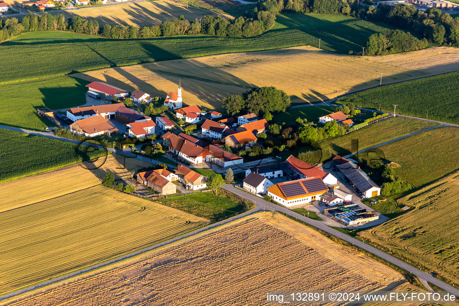 Vue aérienne de Quartier Freundorf in Aldersbach dans le département Bavière, Allemagne