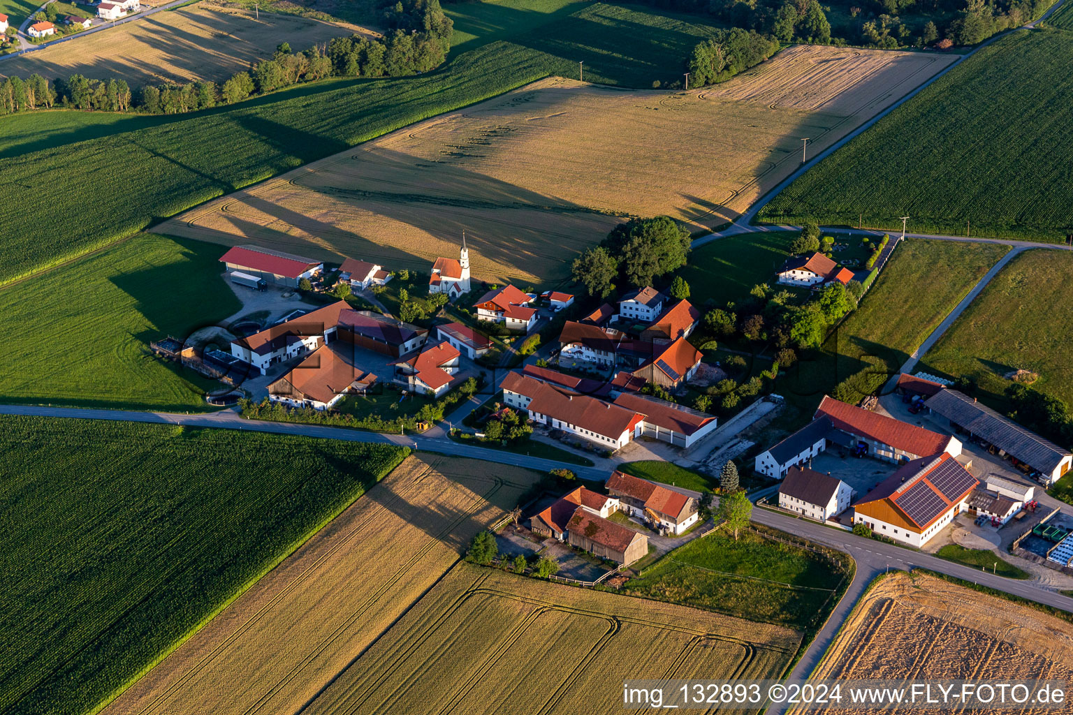 Vue aérienne de Quartier Freundorf in Aldersbach dans le département Bavière, Allemagne