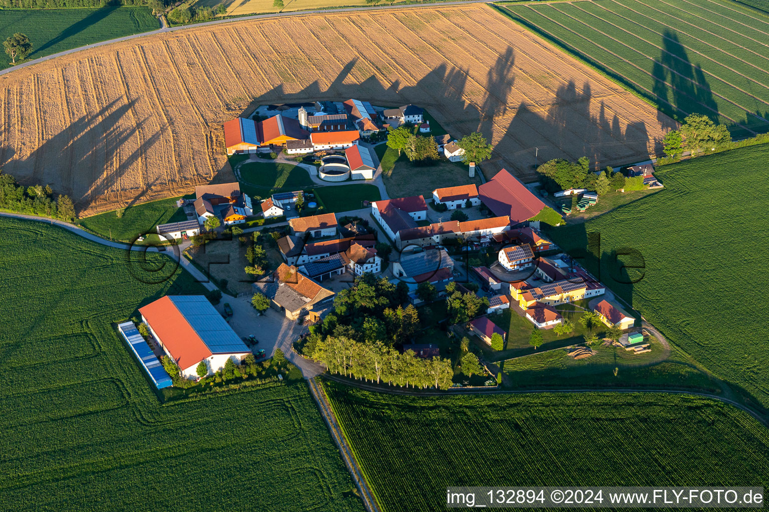 Vue aérienne de Quartier Weng in Aldersbach dans le département Bavière, Allemagne