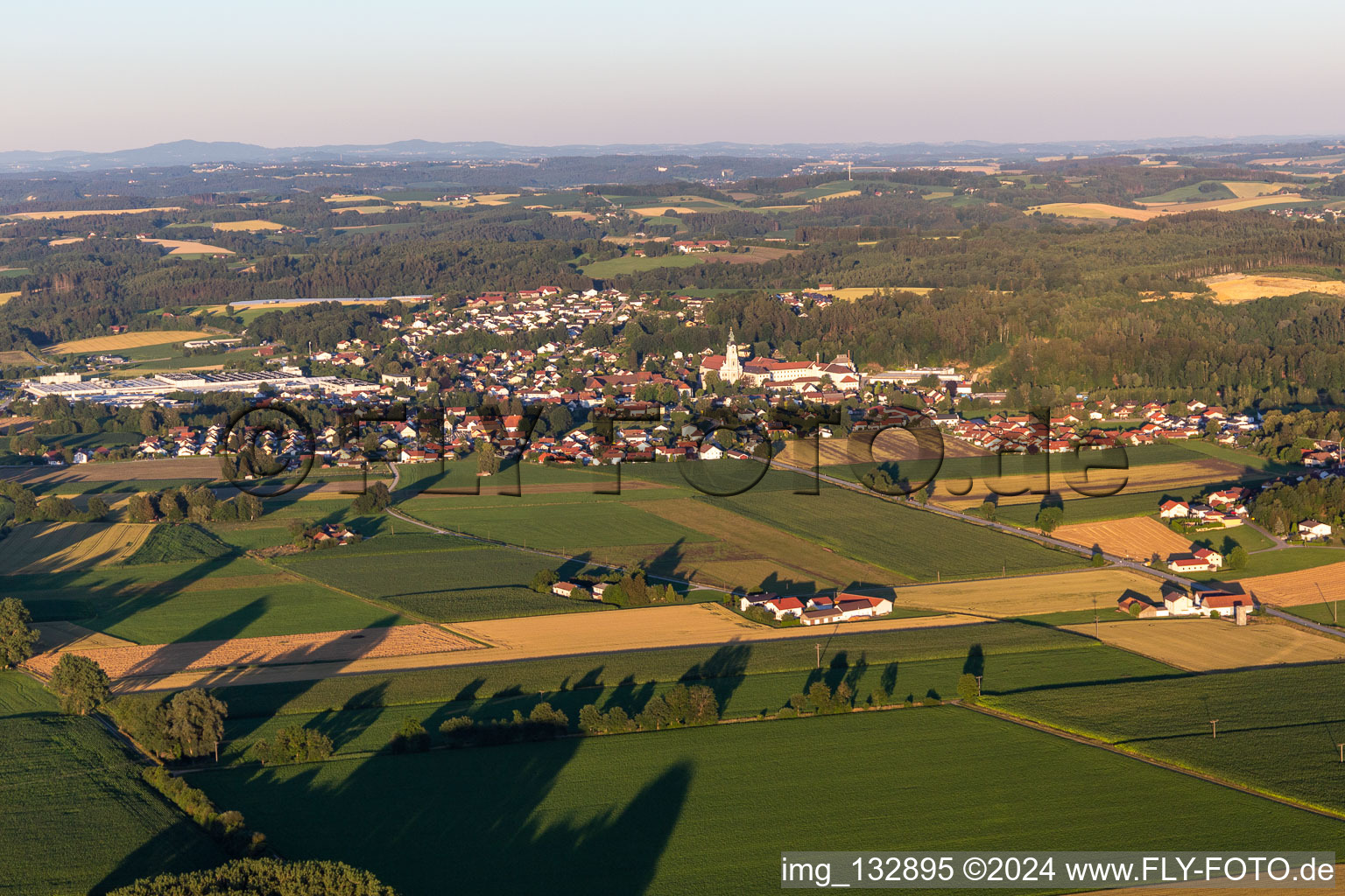 Vue aérienne de Quartier Sankt Peter in Aldersbach dans le département Bavière, Allemagne