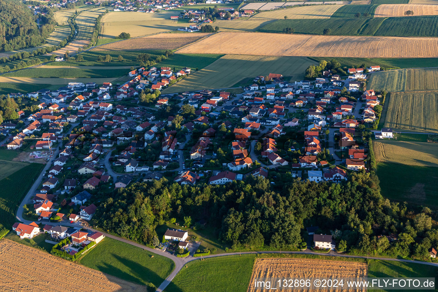 Vue aérienne de Quartier Schwaig in Aldersbach dans le département Bavière, Allemagne