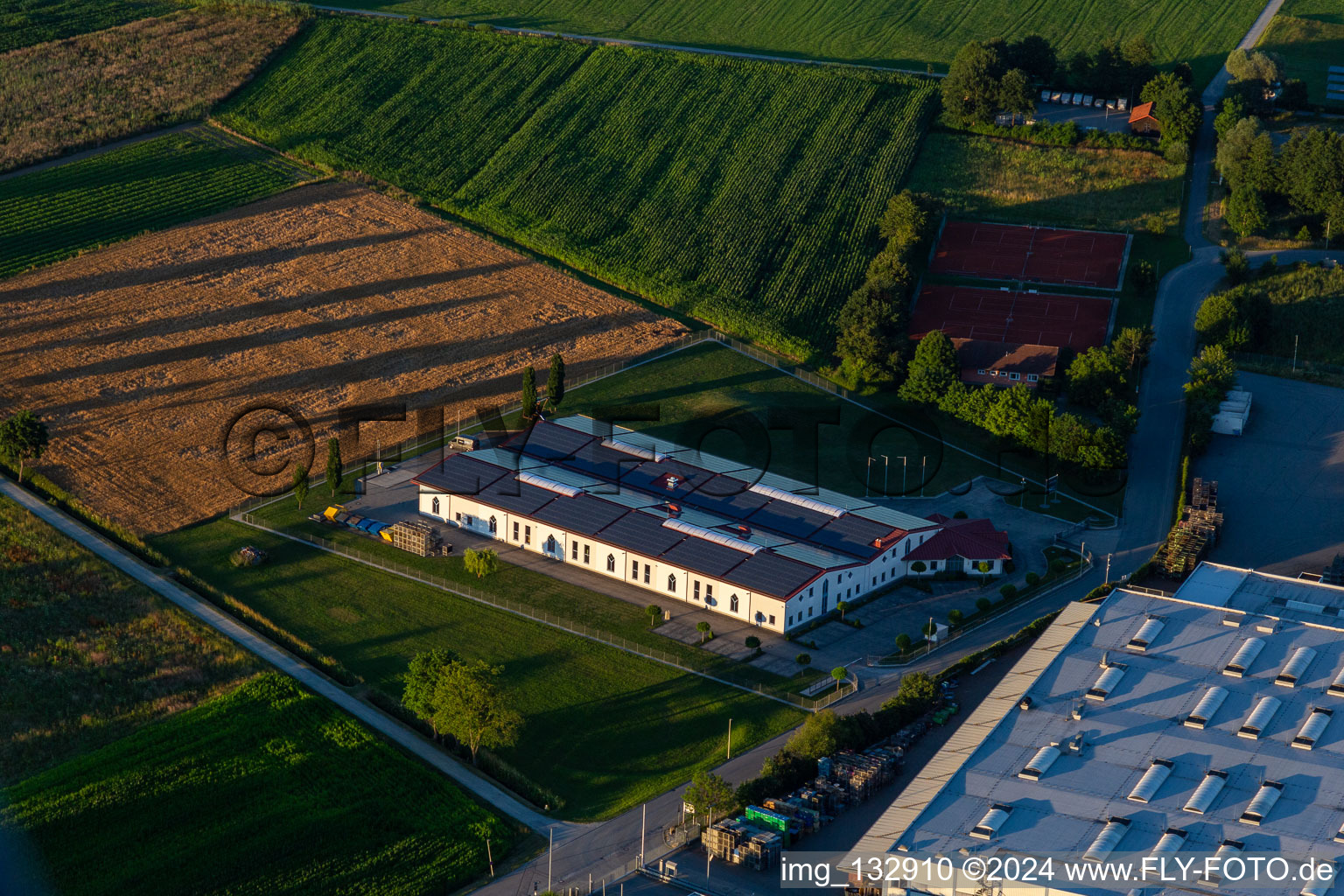 Vue aérienne de Köppl Metalltechnik GmbH & CO. KG à le quartier Sankt Peter in Aldersbach dans le département Bavière, Allemagne