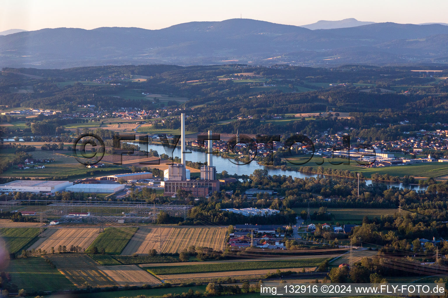 Vue aérienne de Site de la centrale électrique GI Pleinting à le quartier Pleinting in Vilshofen an der Donau dans le département Bavière, Allemagne