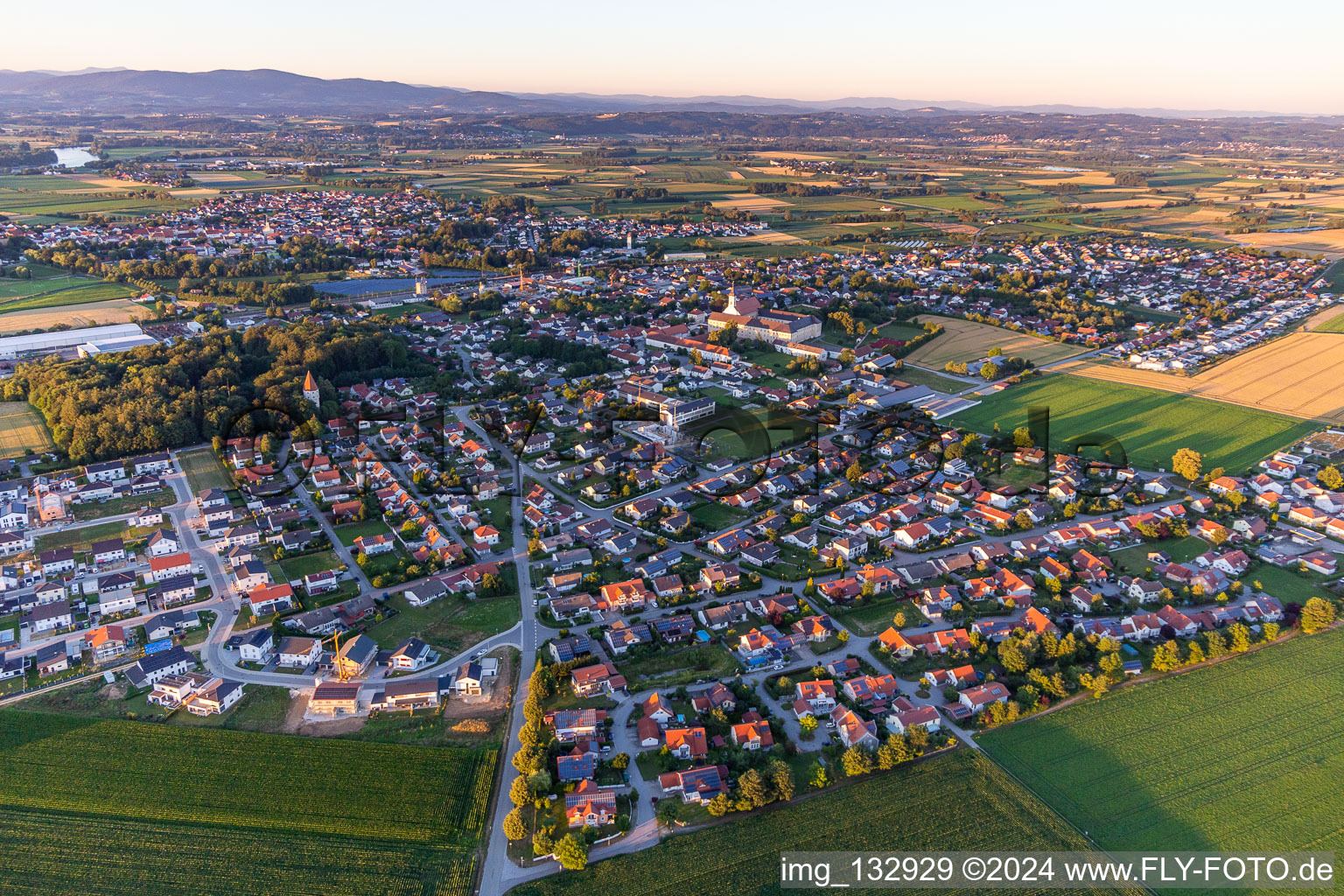 Vue aérienne de Quartier Altenmarkt in Osterhofen dans le département Bavière, Allemagne