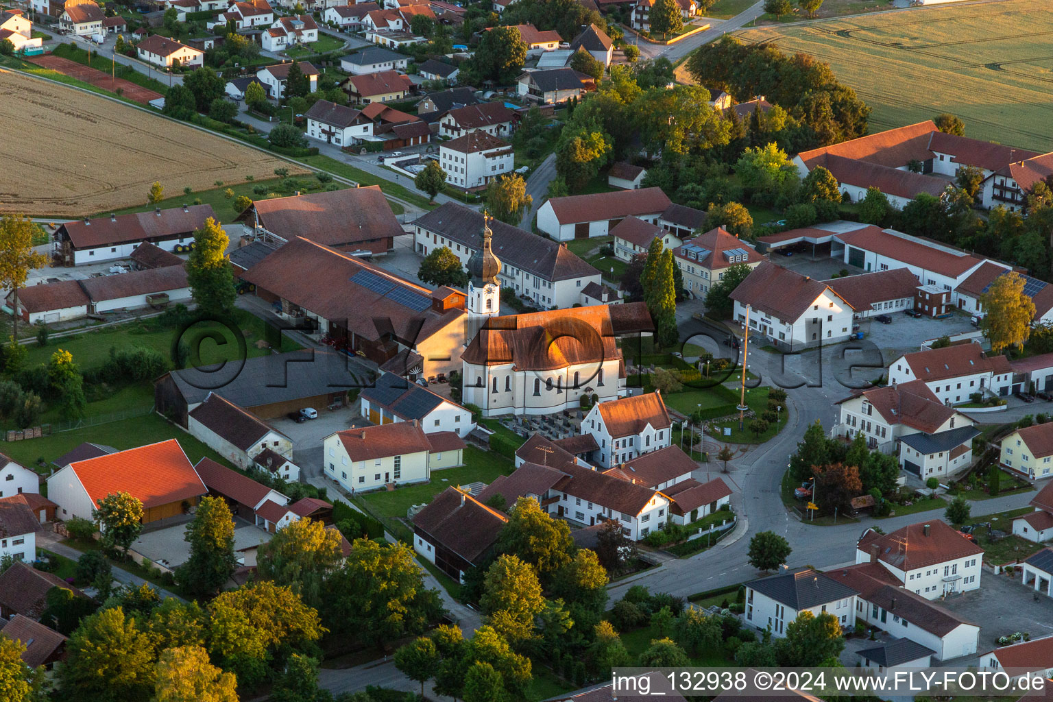 Vue aérienne de Église paroissiale de Saint-Laurentius, Buchhofen à Buchhofen dans le département Bavière, Allemagne