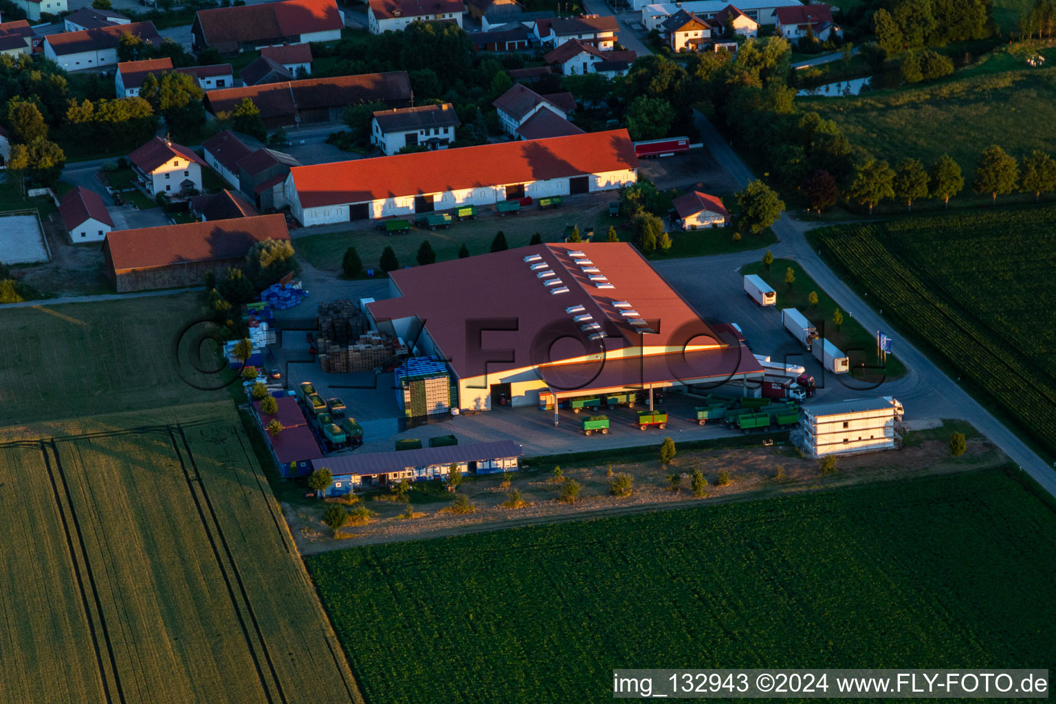 Vue aérienne de GEO Bayern GmbH à le quartier Neusling in Wallerfing dans le département Bavière, Allemagne