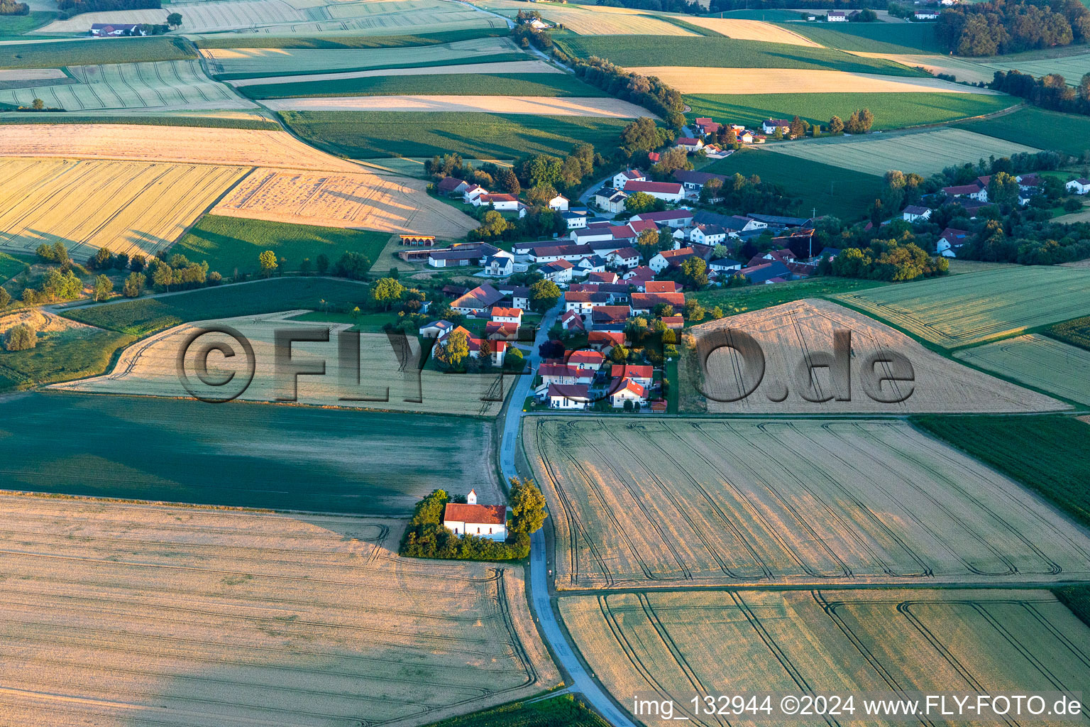 Vue aérienne de Quartier Gneiding in Oberpöring dans le département Bavière, Allemagne