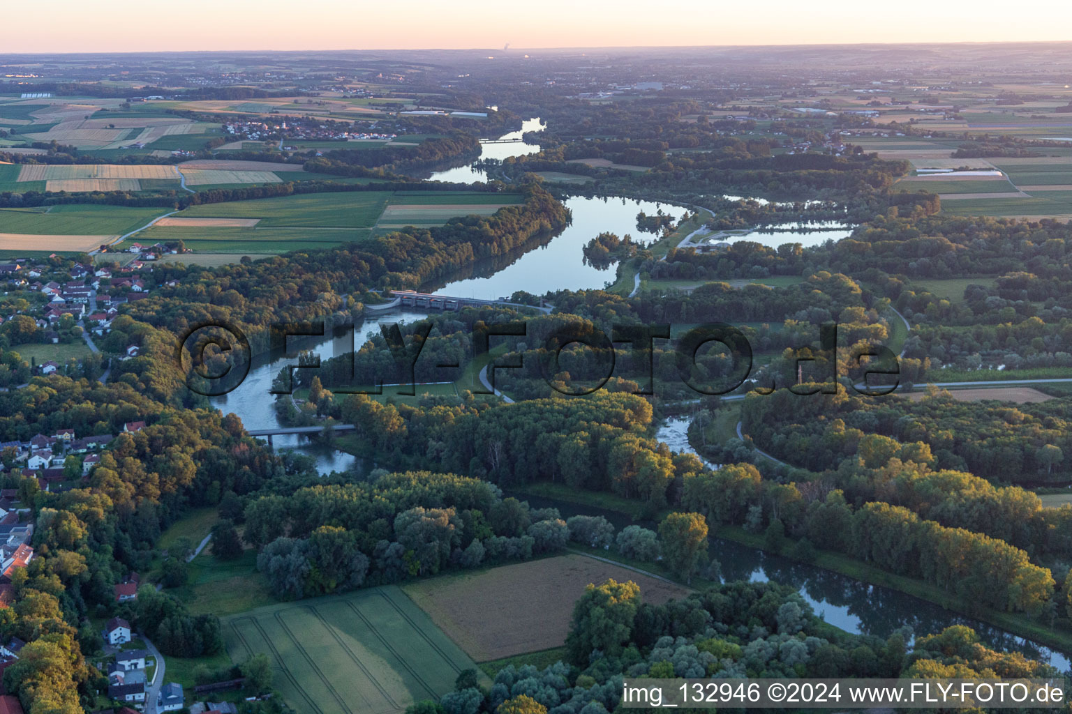 Vue aérienne de Plaines inondables de l'Isar à Ettling à le quartier Ettling in Wallersdorf dans le département Bavière, Allemagne