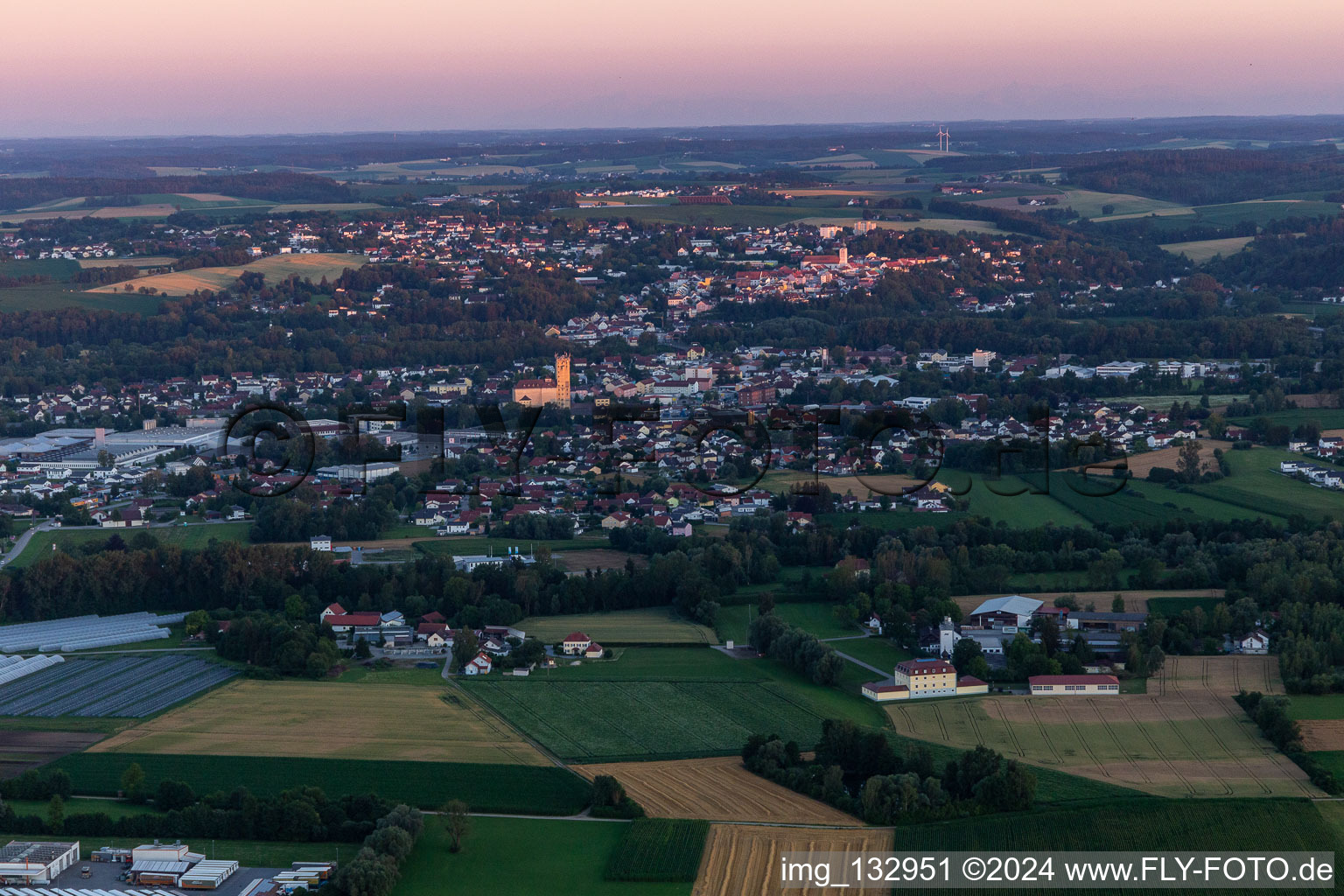 Vue aérienne de Landau an der Isar dans le département Bavière, Allemagne