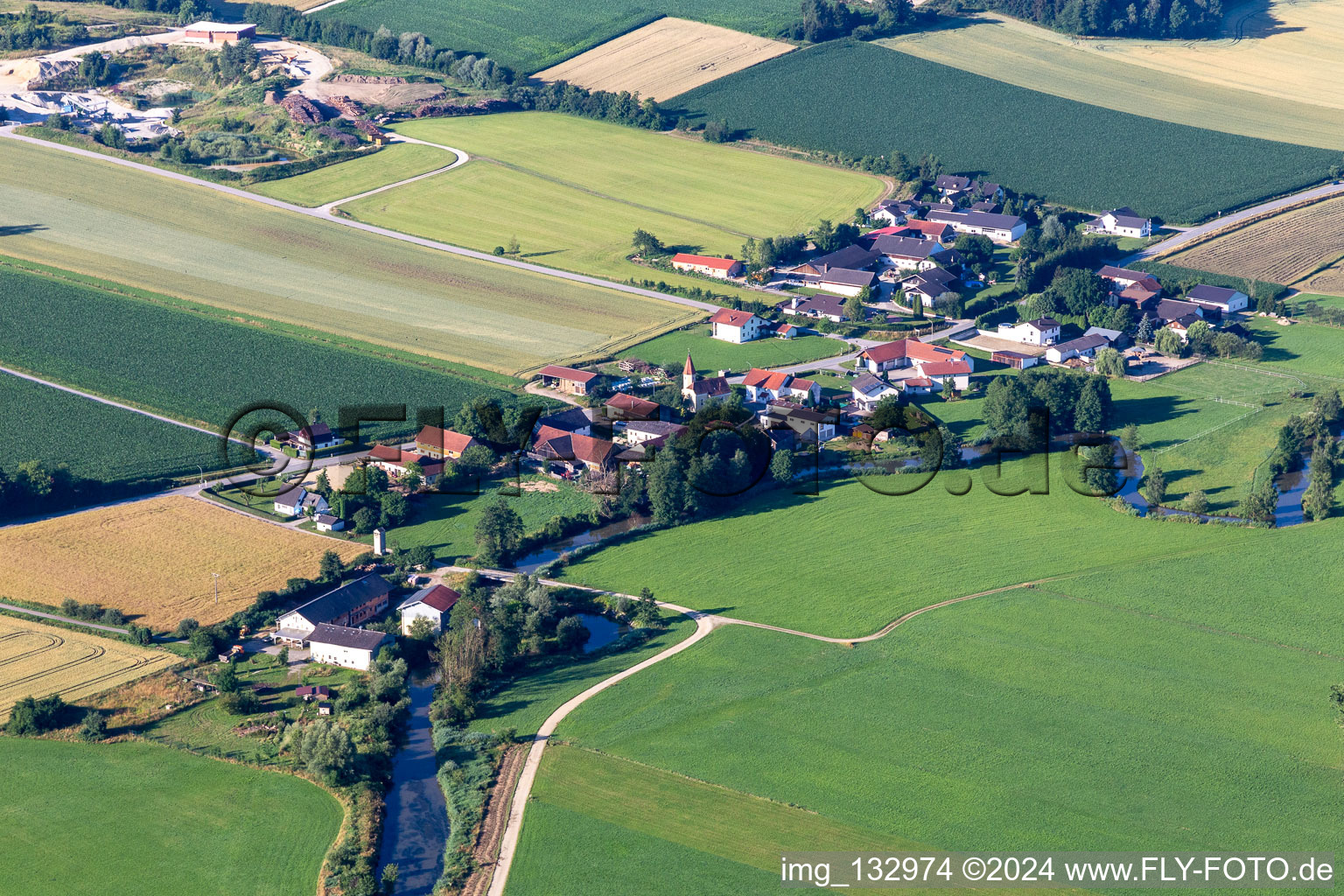 Vue aérienne de Quartier Witzeldorf in Frontenhausen dans le département Bavière, Allemagne