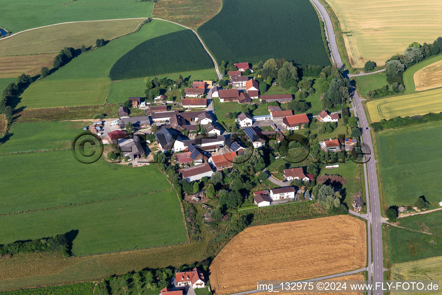 Vue aérienne de Quartier Loizenkirchen in Aham dans le département Bavière, Allemagne