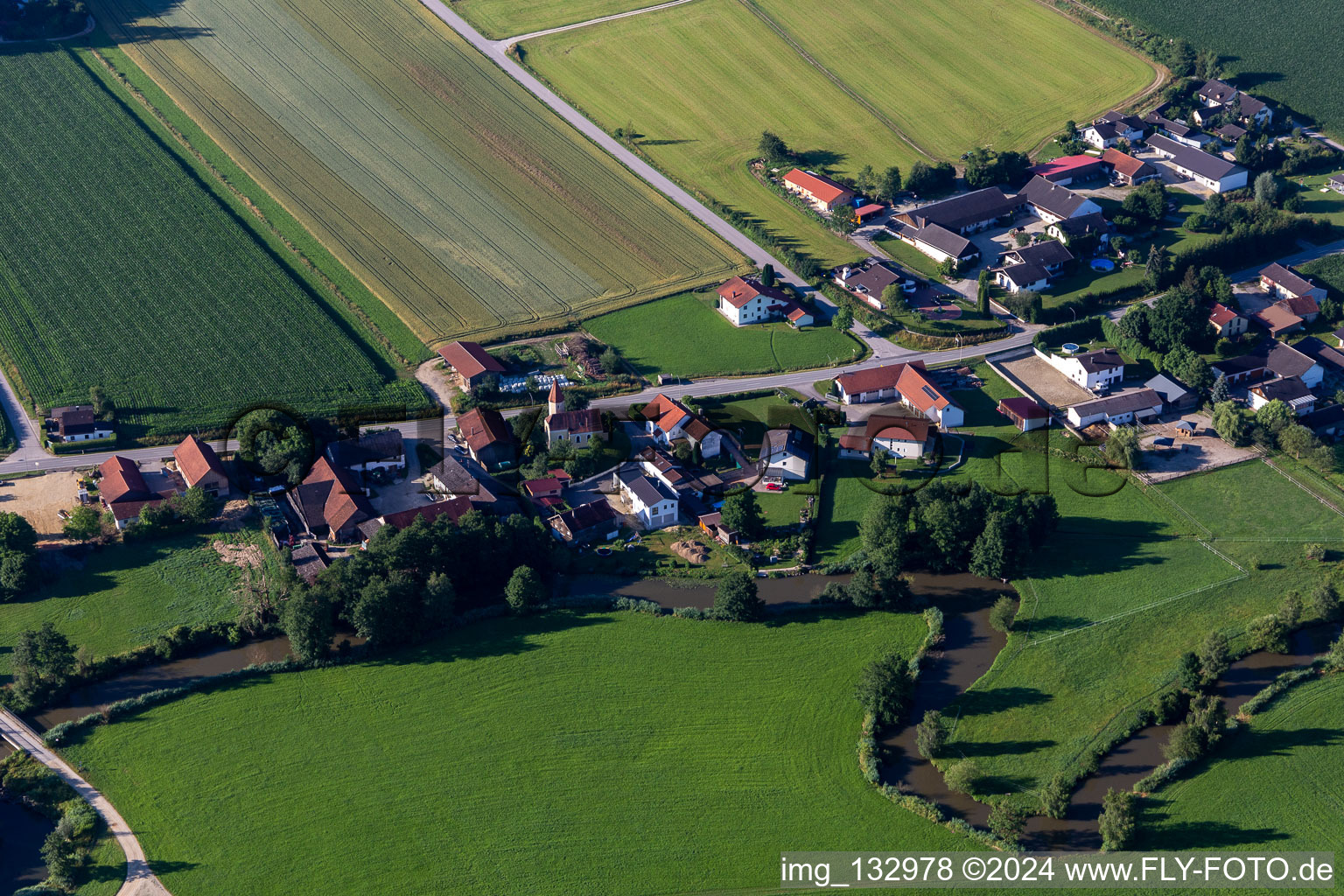 Vue aérienne de Quartier Witzeldorf in Frontenhausen dans le département Bavière, Allemagne