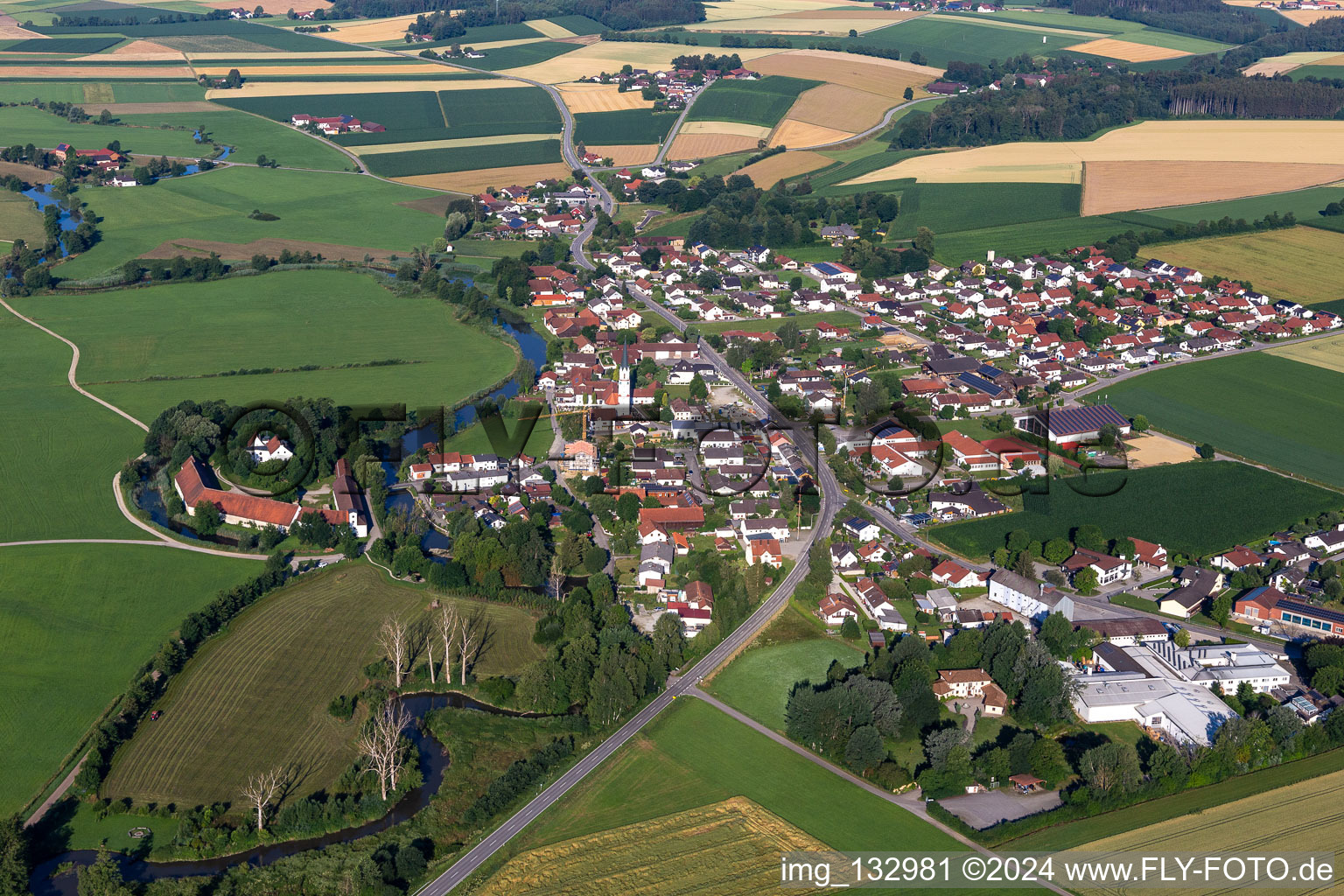 Vue aérienne de Aham dans le département Bavière, Allemagne