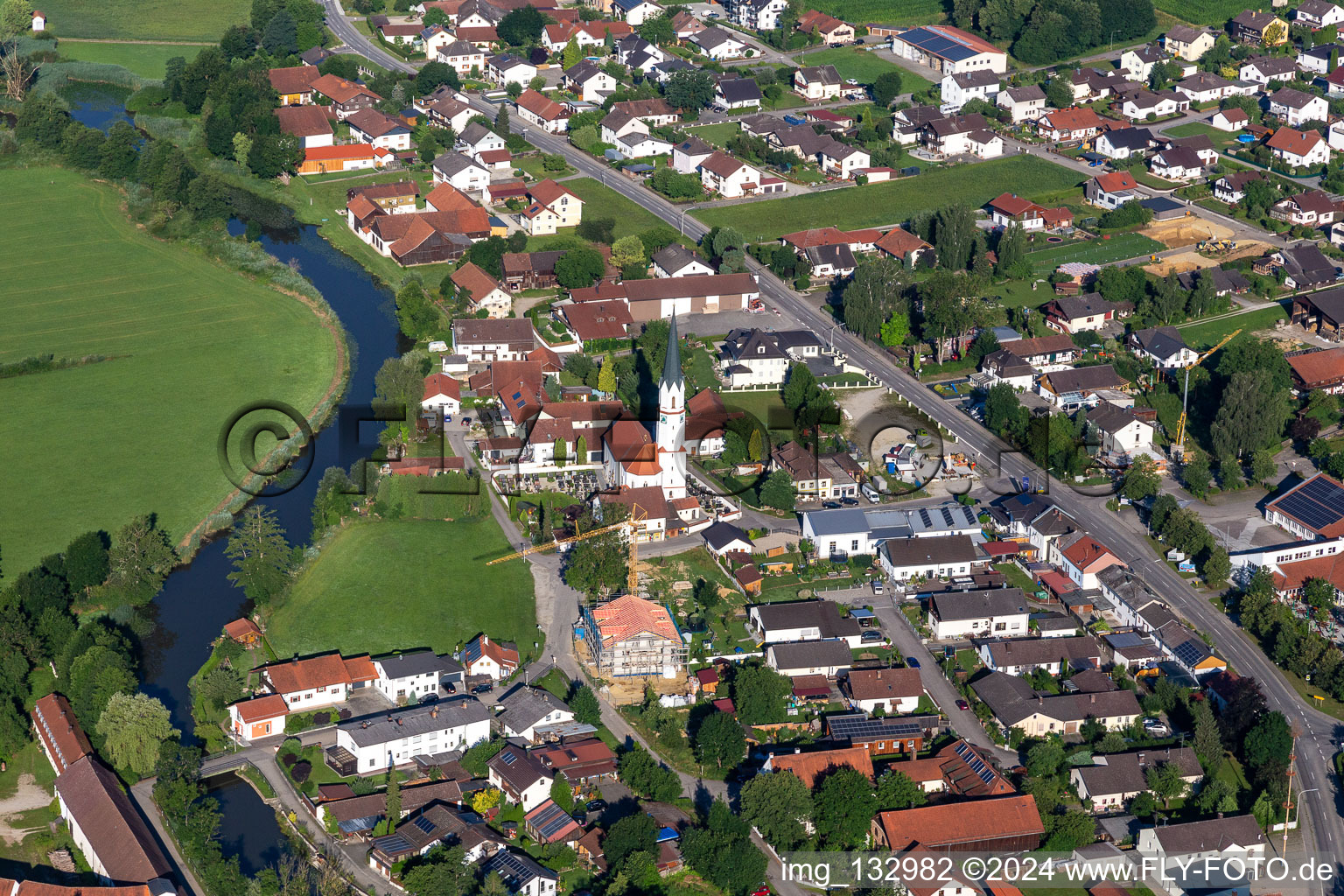 Vue aérienne de Saint-Gilles à Aham dans le département Bavière, Allemagne