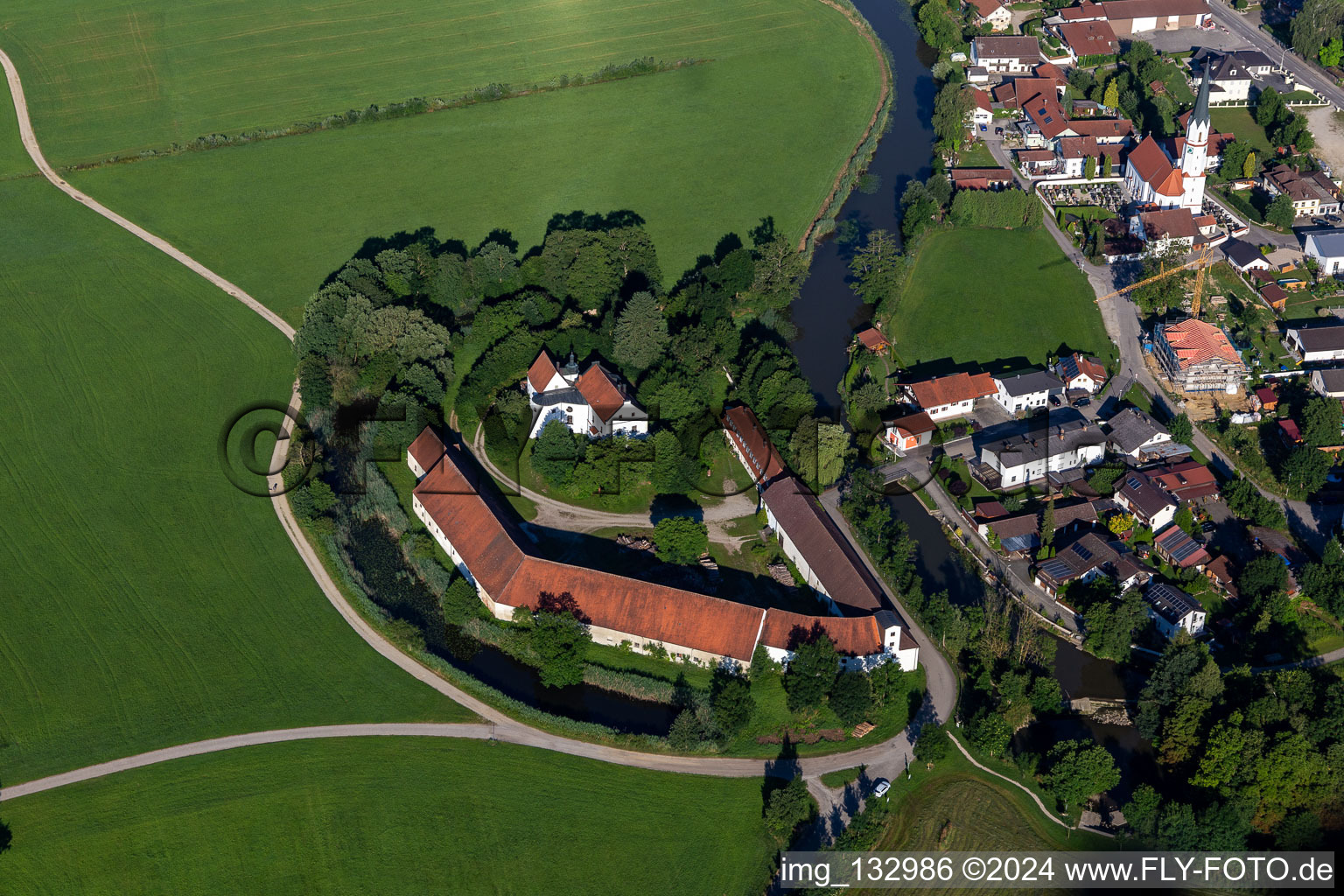 Vue aérienne de Verrouillage à Aham dans le département Bavière, Allemagne