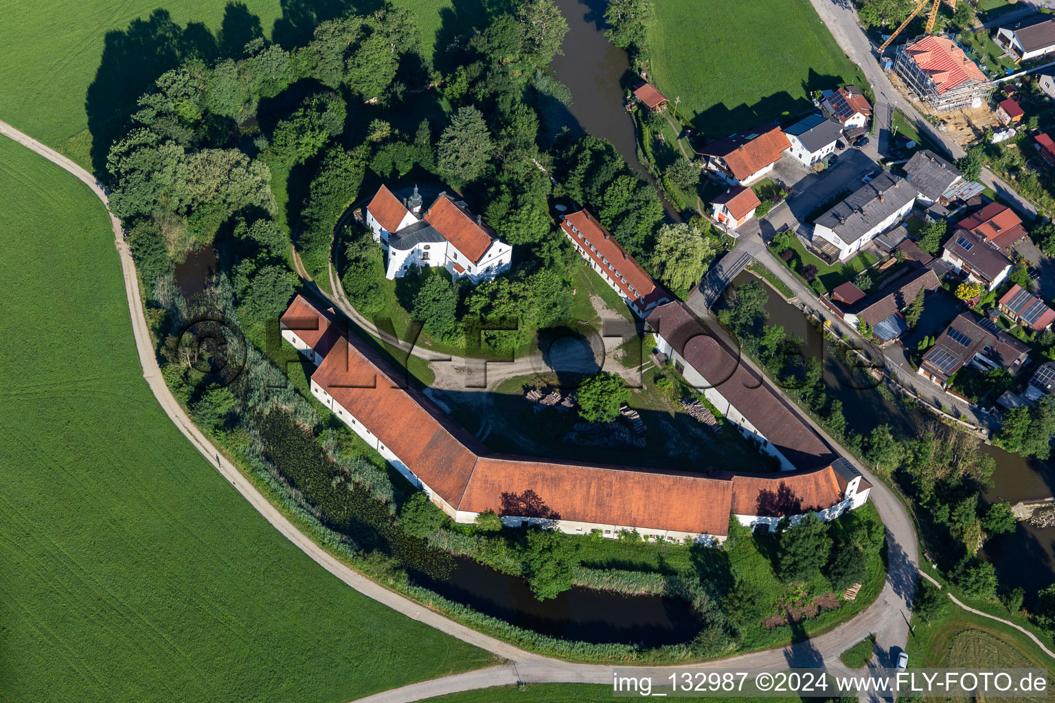 Vue aérienne de Verrouillage à Aham dans le département Bavière, Allemagne