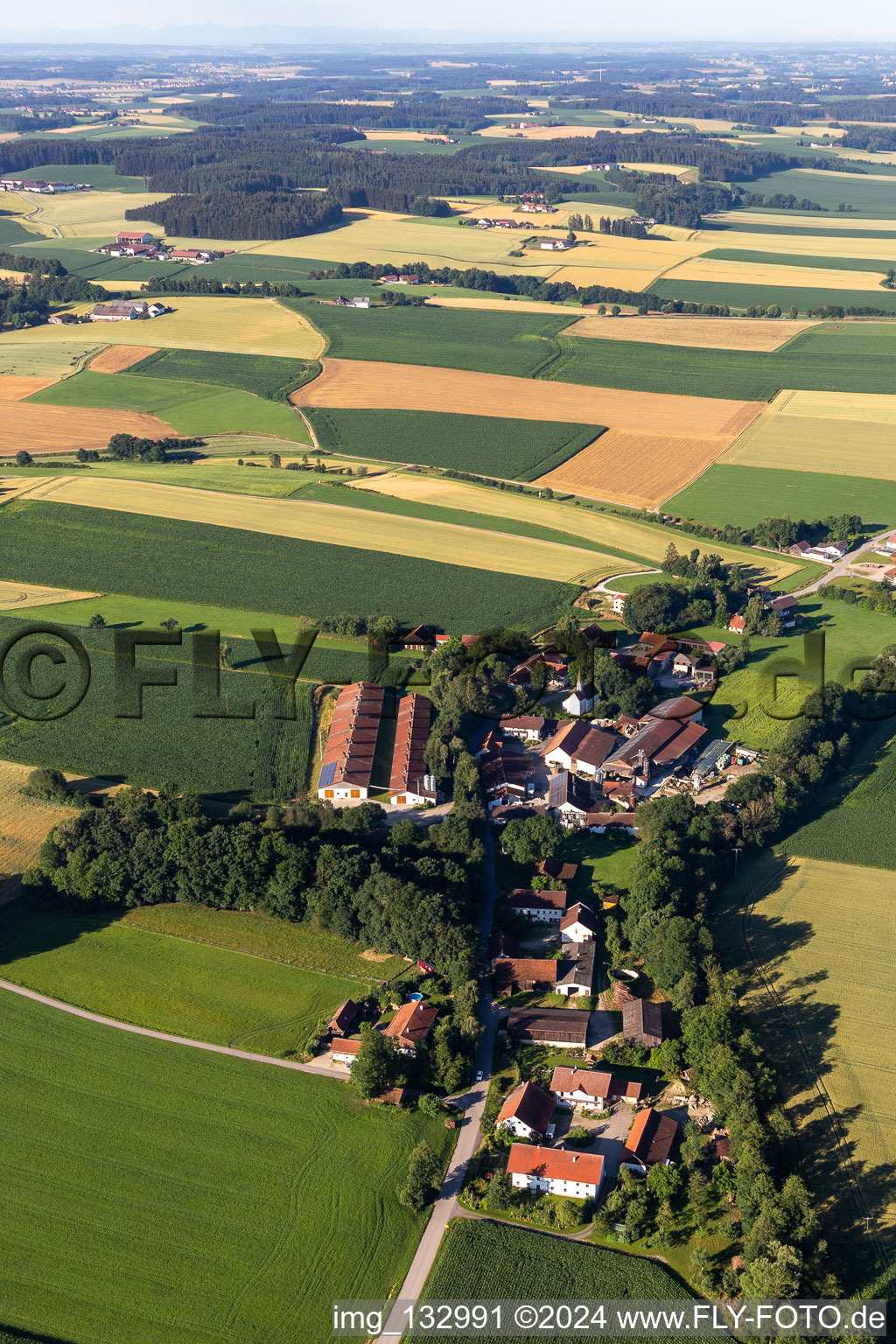 Vue aérienne de Quartier Neuhausen in Aham dans le département Bavière, Allemagne