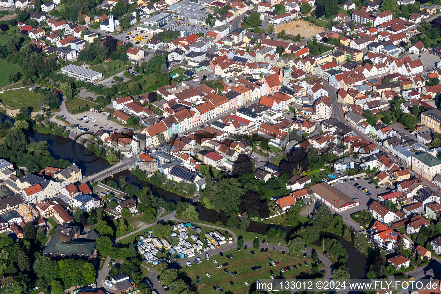 Vue aérienne de Place de la ville à Vilsbiburg dans le département Bavière, Allemagne