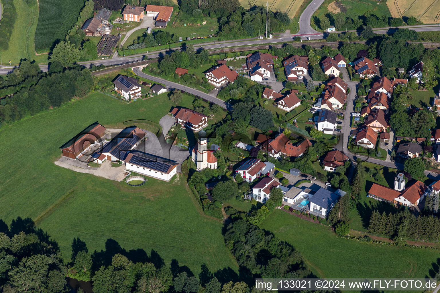 Vue aérienne de Saint Nicolas à Vilsbiburg dans le département Bavière, Allemagne