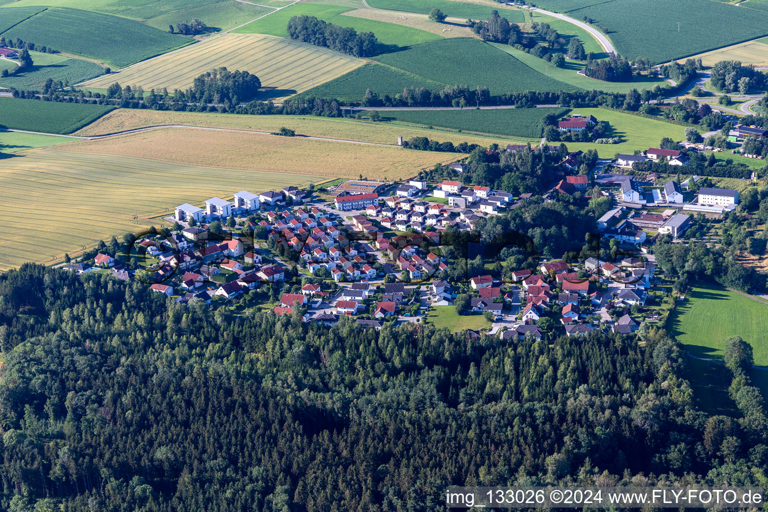 Vue aérienne de Achldorf à le quartier Gaindorf in Vilsbiburg dans le département Bavière, Allemagne