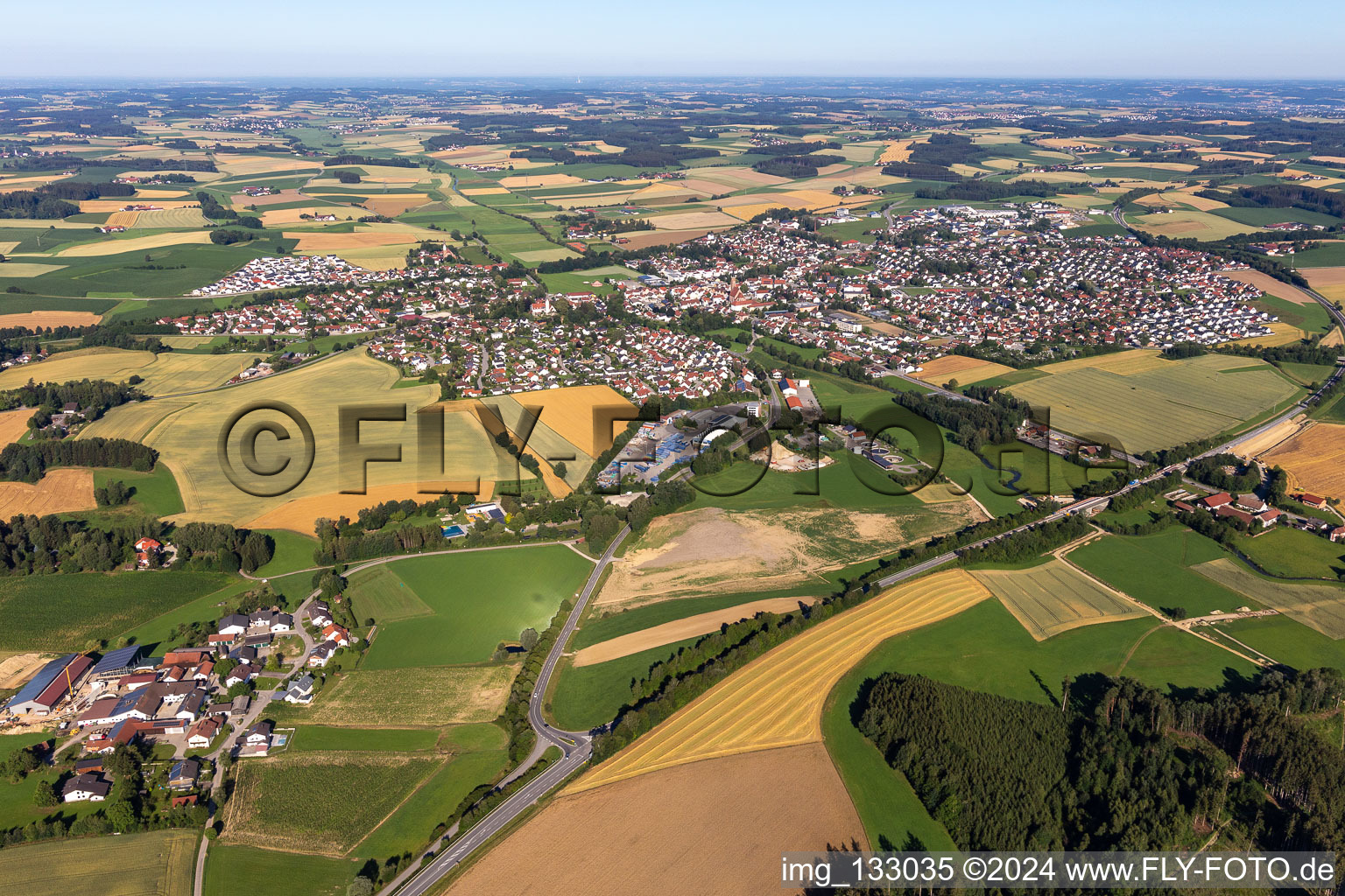 Vue aérienne de Quartier Eiselsdorf in Geisenhausen dans le département Bavière, Allemagne