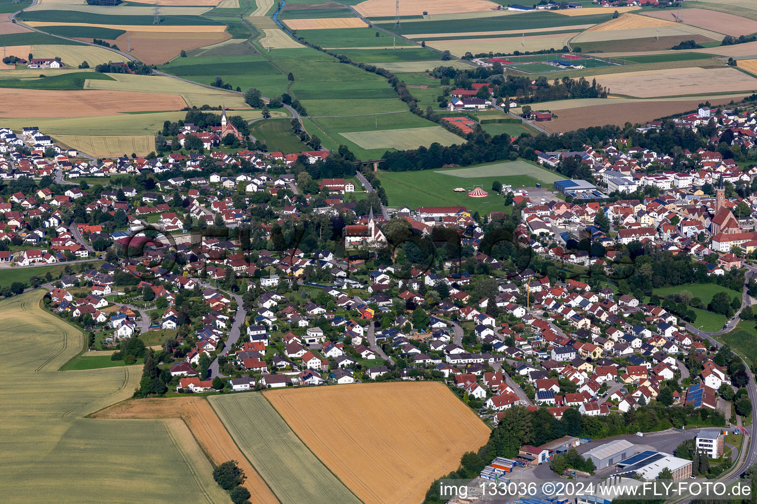 Vue aérienne de Geisenhausen dans le département Bavière, Allemagne