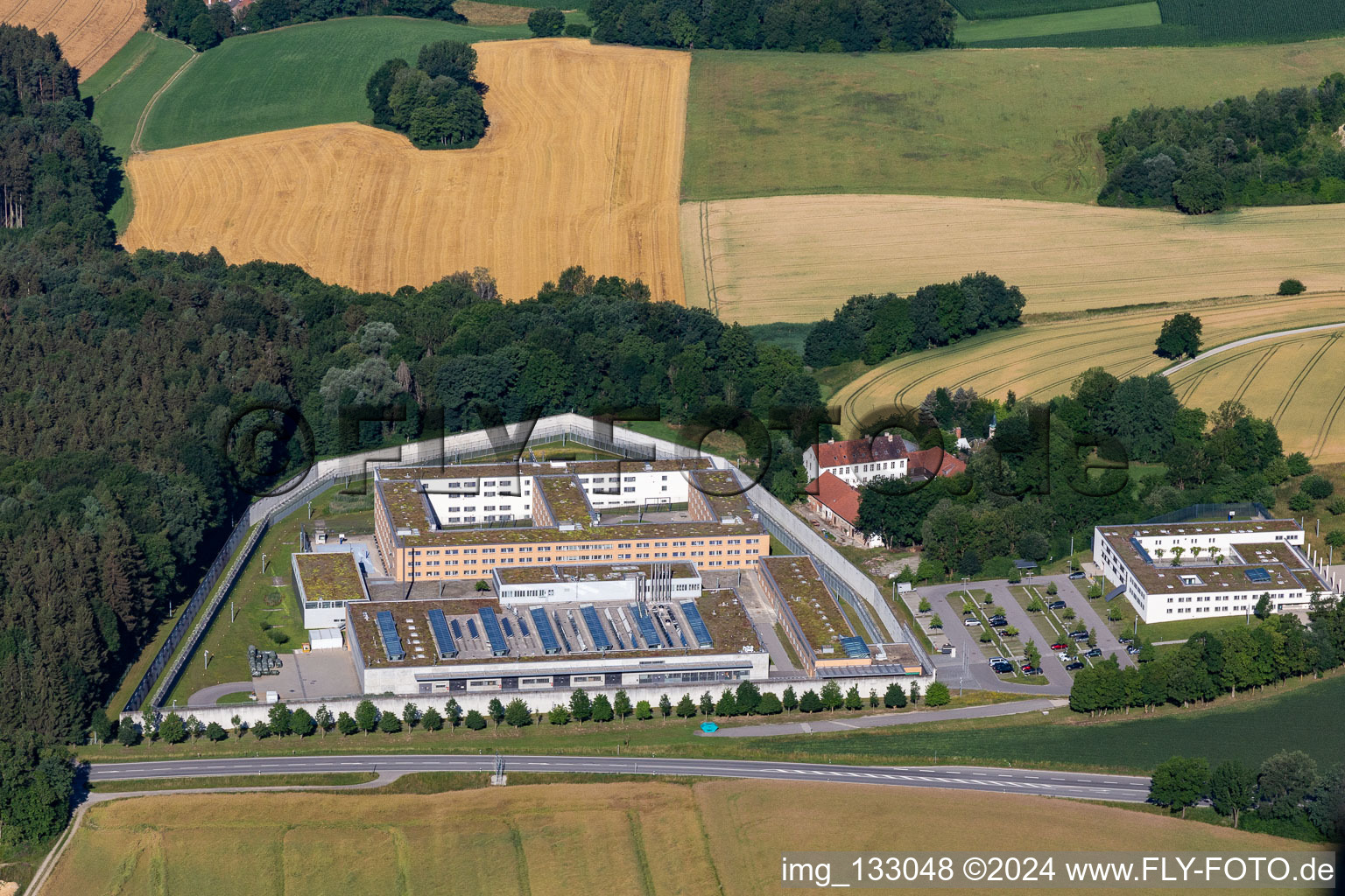 Vue aérienne de Établissement correctionnel Landshut à le quartier Altenbach in Landshut dans le département Bavière, Allemagne