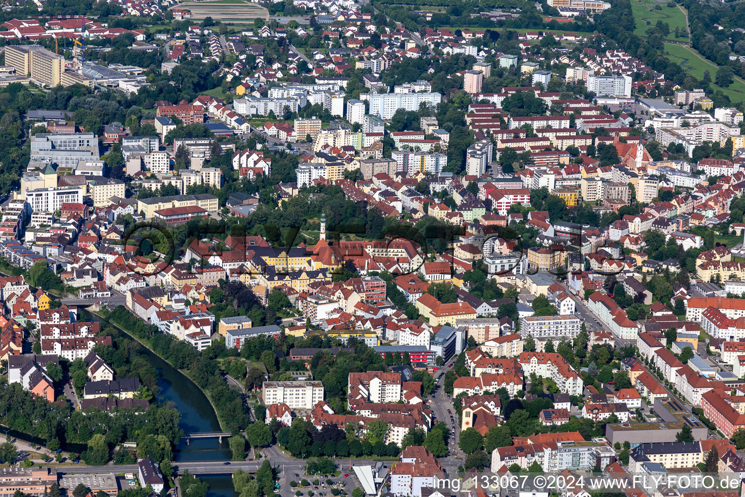 Photographie aérienne de Île Hammer entre l'Isar et le petit Isar à Landshut dans le département Bavière, Allemagne