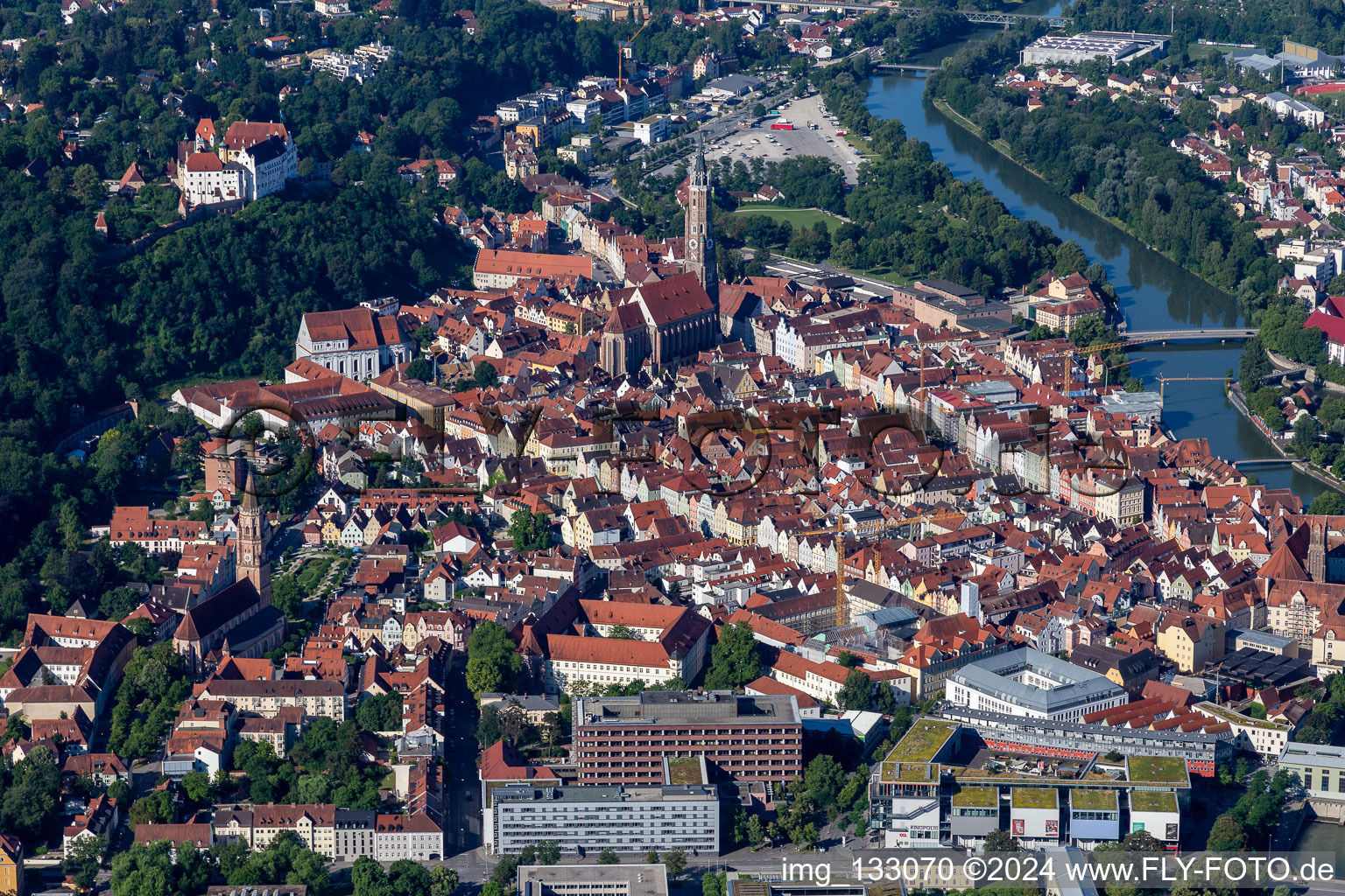 Vue aérienne de Nouvelle ville et vieille ville Landshut à Landshut dans le département Bavière, Allemagne