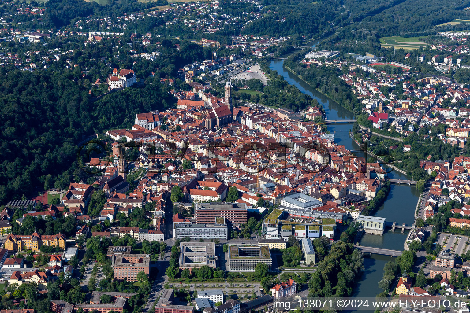 Vue aérienne de Nouvelle ville et vieille ville Landshut à Landshut dans le département Bavière, Allemagne