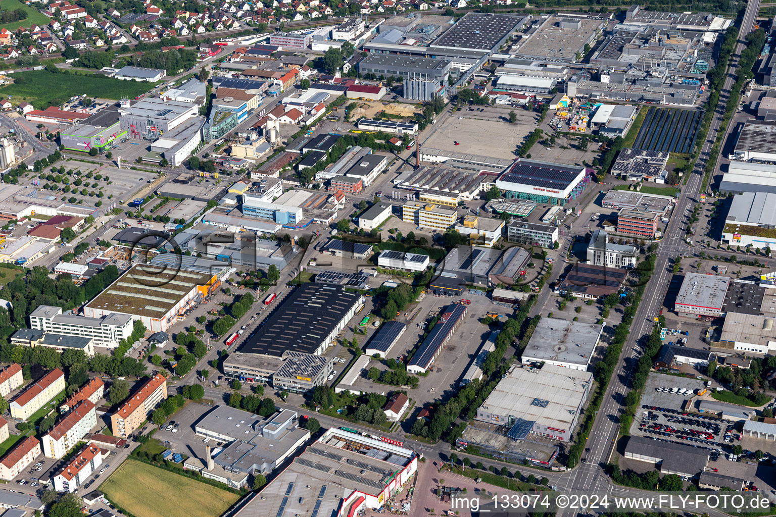 Vue aérienne de Centre de chaussures SIEMES Landshut près d'Ergolding à Landshut dans le département Bavière, Allemagne